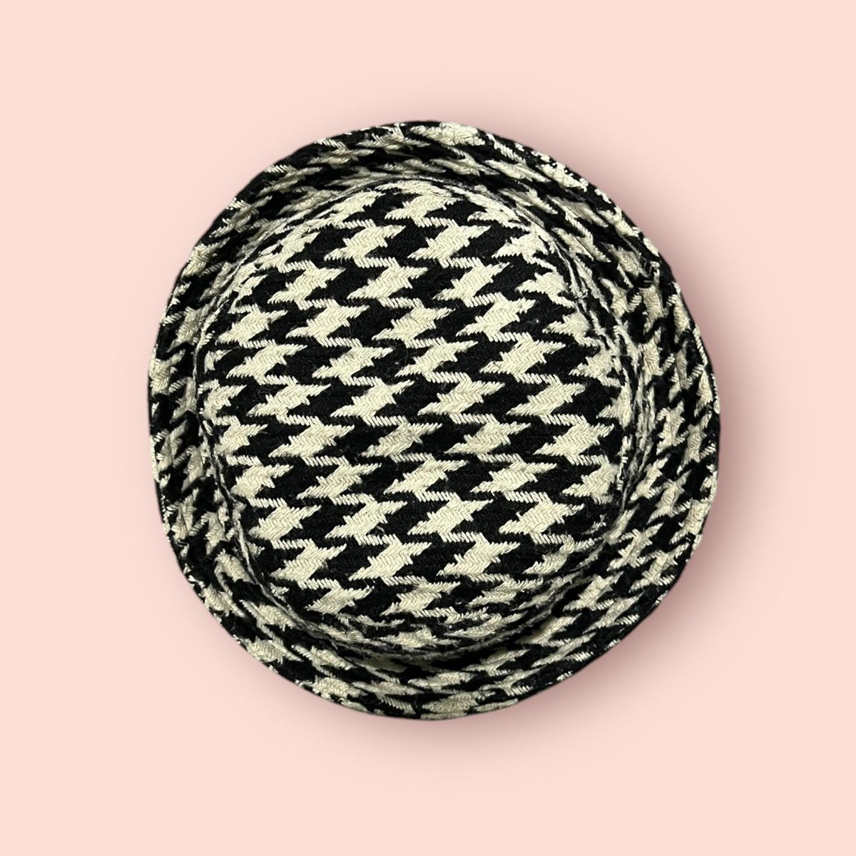 Edition Japan × H&M × L.O.G.G. VINTAGE H&M HOUNDSTOOTH BUCKET HAT Size ONE SIZE - 20 Thumbnail