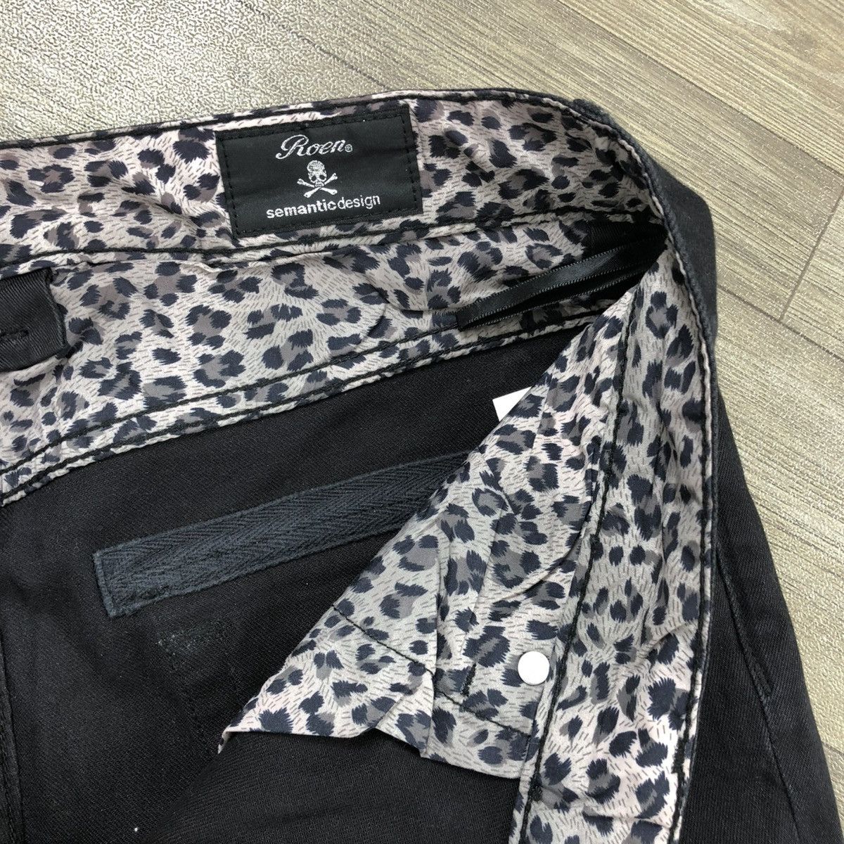 Japanese Brand 2000s Semantic Design x Roen Skulls Leopard Black Jeans Lgb Size US 33 - 11 Thumbnail