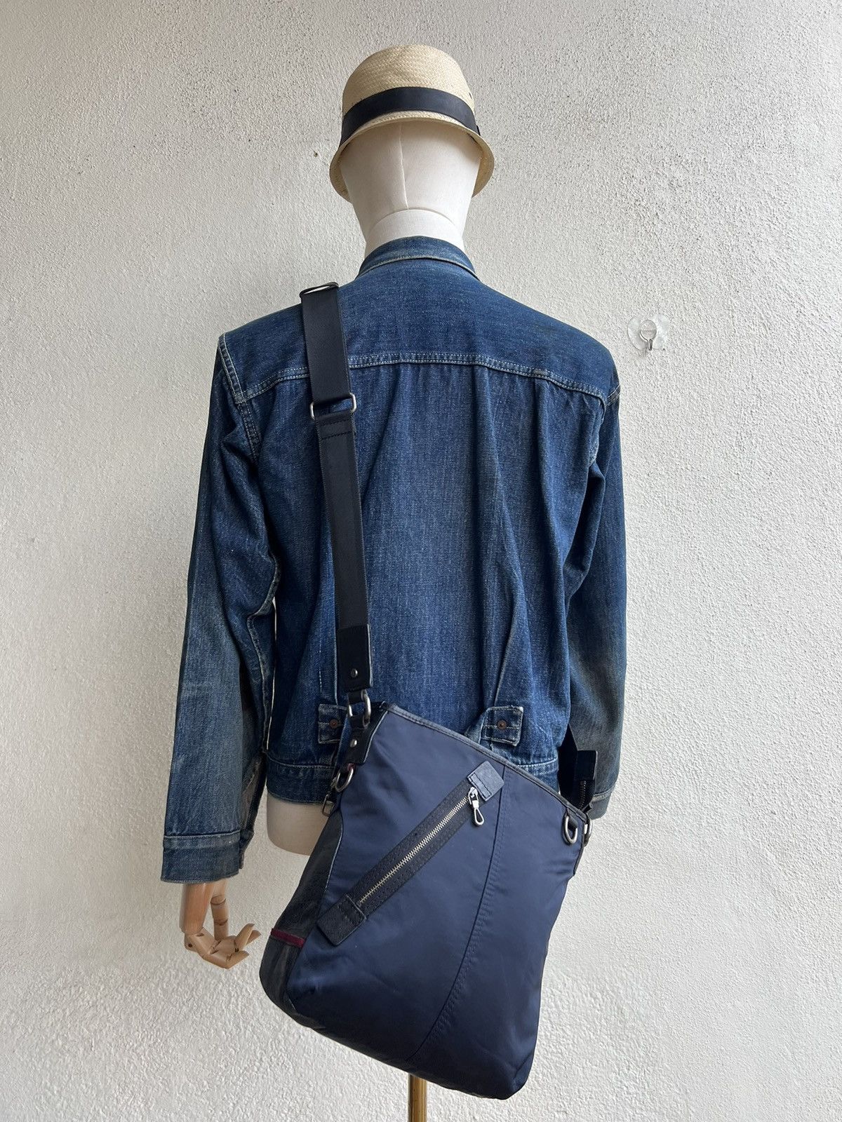 Lanvin Lanvin en bleu Distressed Hybrid Leather Bag Size ONE SIZE - 25 Thumbnail
