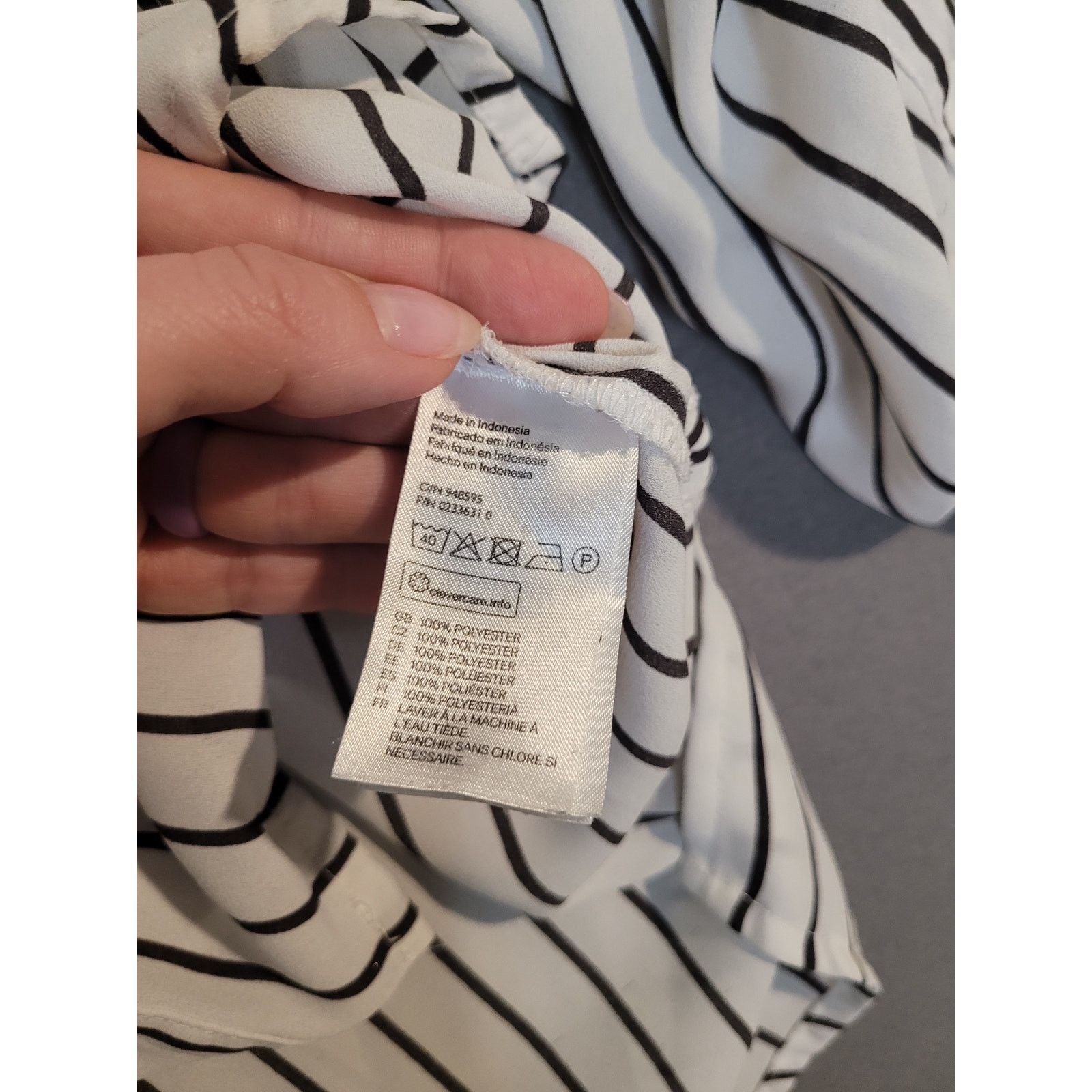 H&M H&M Striped Button Up Blouse Size 6 Roll Tab EUC Size M / US 6-8 / IT 42-44 - 10 Thumbnail