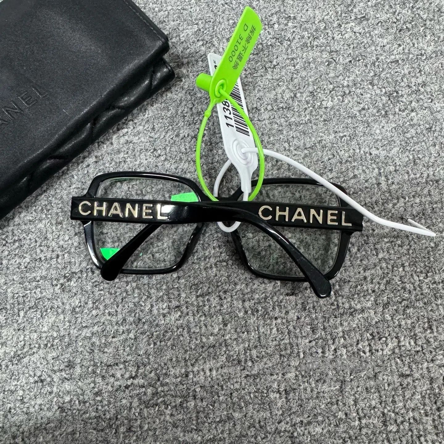 Chanel Chanel Gold letters with black frames on the glasses| Size ONE SIZE - 2 Thumbnail