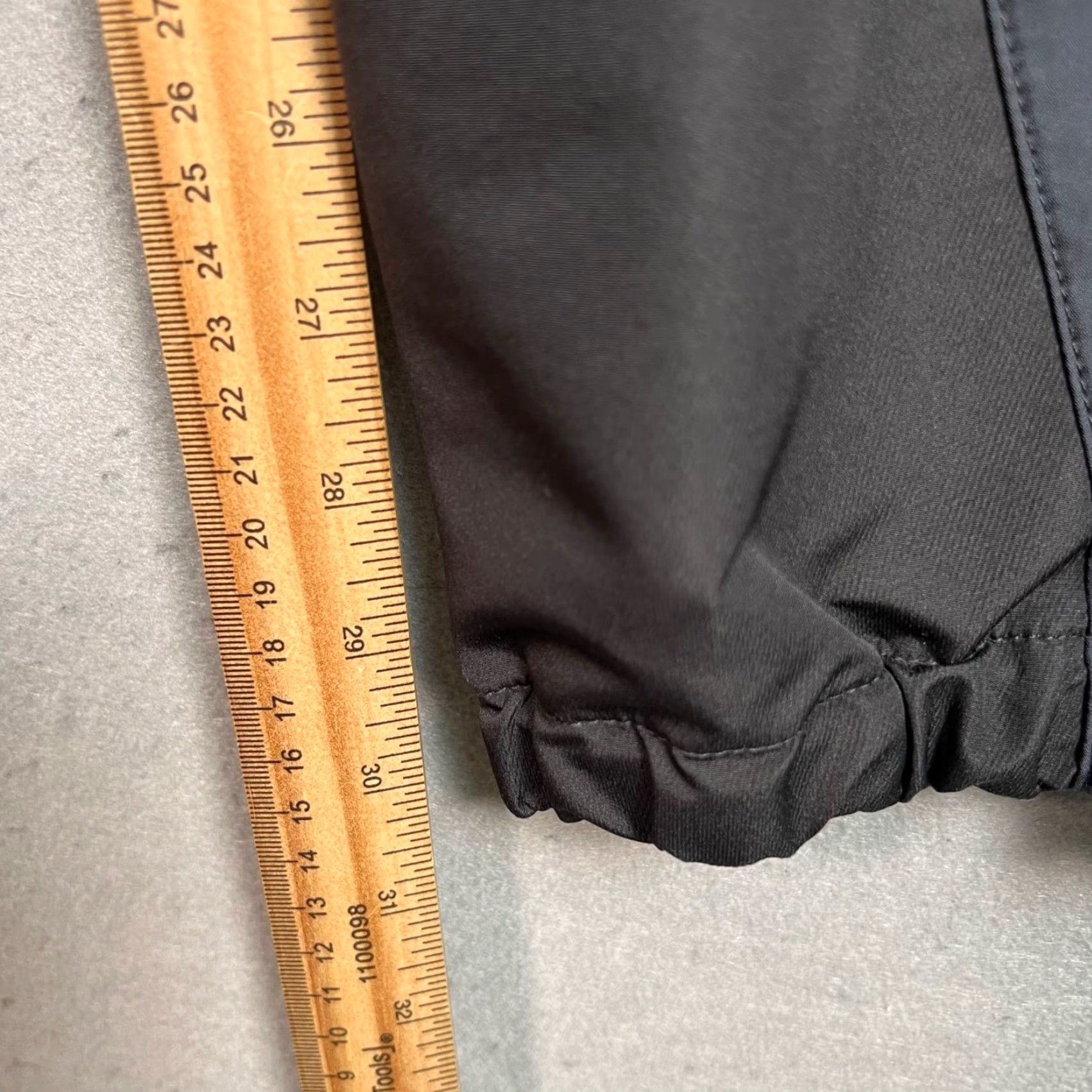 Patagonia Patagonia Womens Small Black & Gray Track Pants - Size S - Side Zip - Activewear Hiking - Regular Inseam 31 in - Polyester Windbreaker Style Size 28" / US 6 / IT 42 - 7 Thumbnail