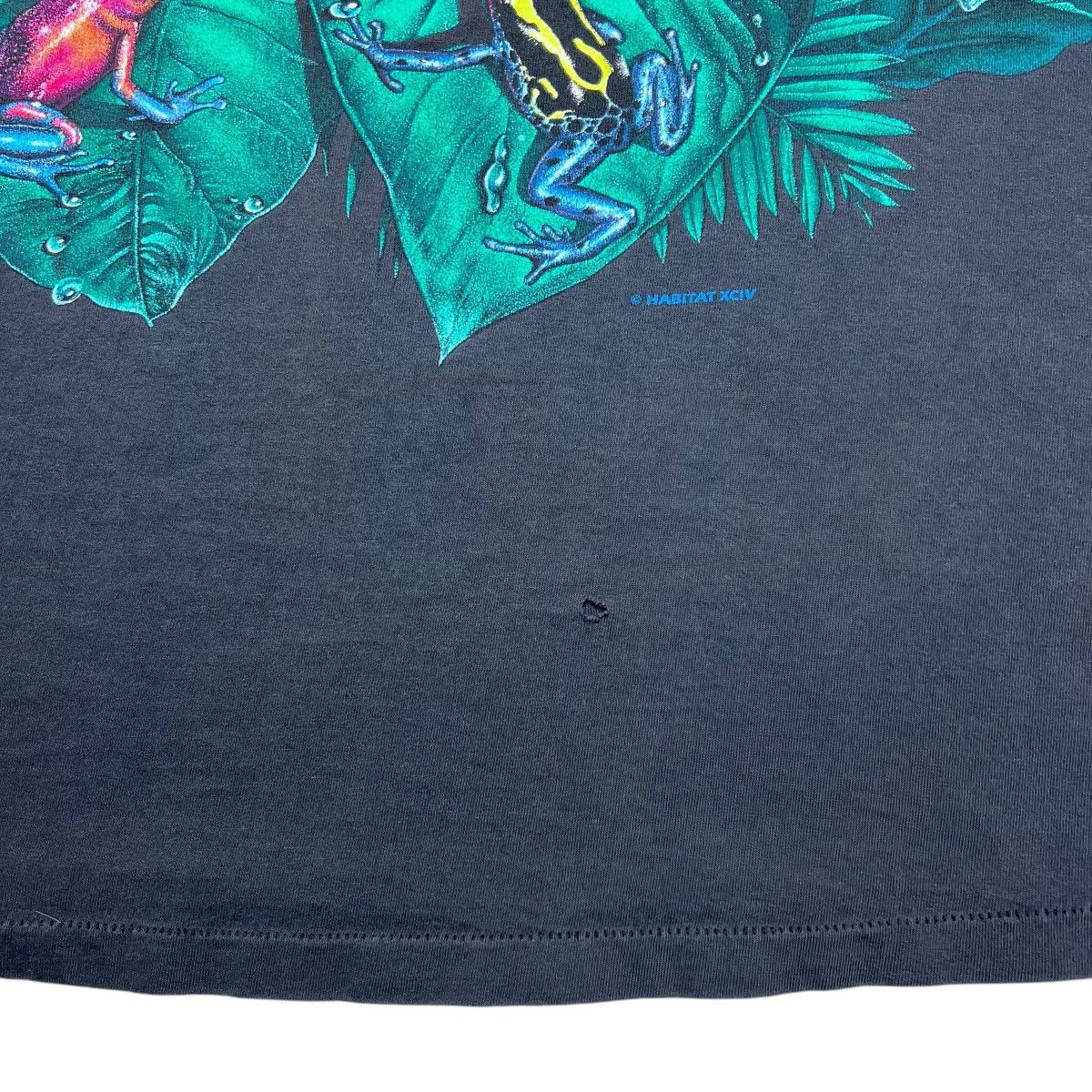 Vintage Vintage 1990s Frog Amphibian Nature Wrap Around Graphic Tee Size US XXL / EU 58 / 5 - 13 Thumbnail