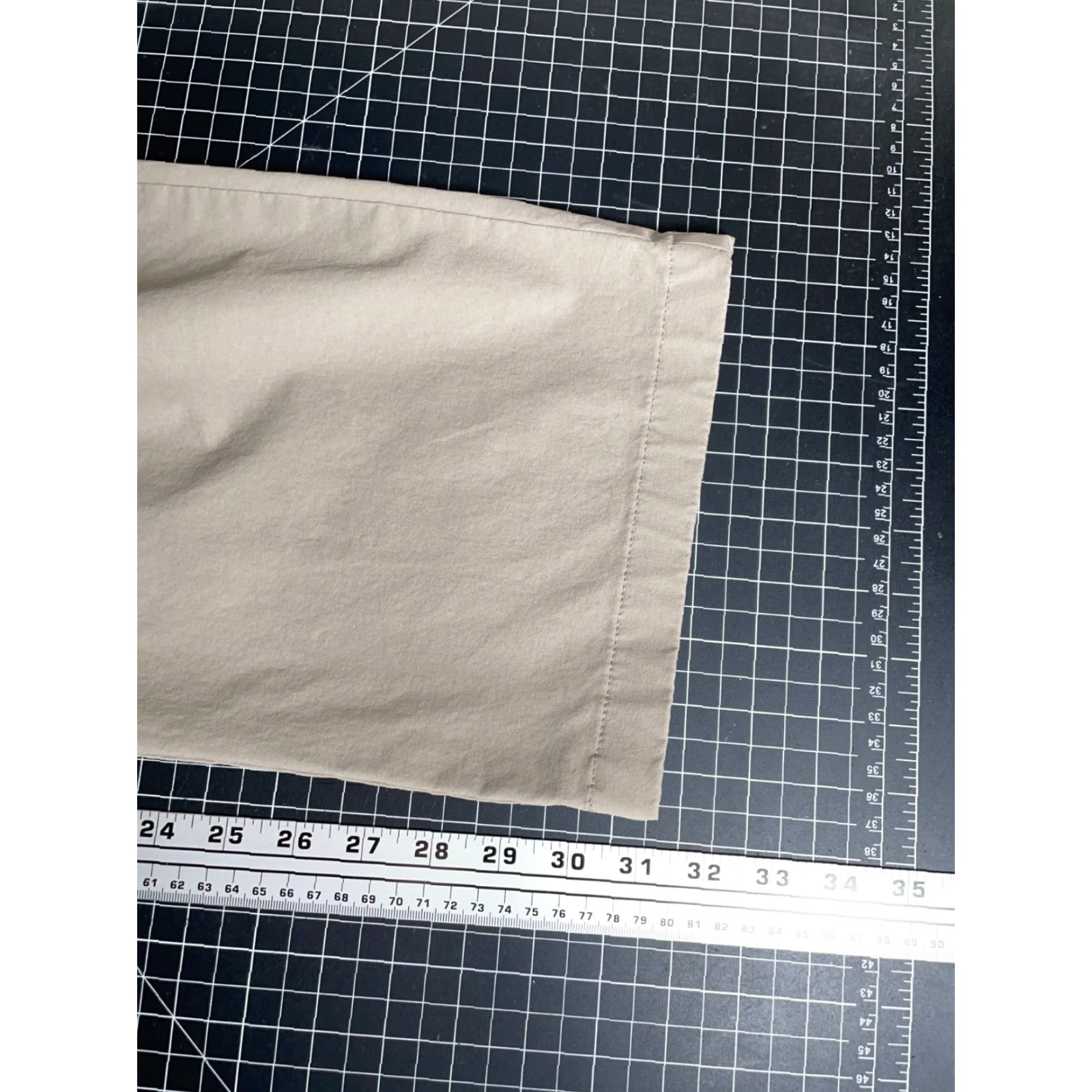 Vineyard Vines VINEYARD VINES On The Go Pants Men 46 x 31 Beige Cotton Stretch Chino Zip Flat Front Pockets Regular 31in Inseam Wellness Size US 30 / EU 46 - 6 Thumbnail