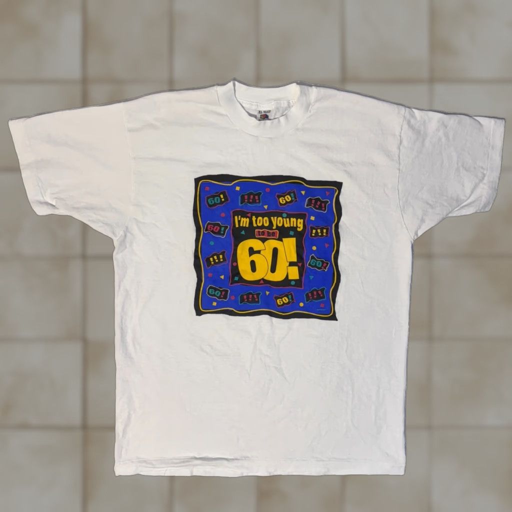 Fruit Of The Loom VINTAGE Amscan Im Too Young To Be 60! XL T-Shirt Unisex Adults 90s White Cotton Logo Funny 90s Theme Mens Women Size US XL / EU 56 / 4 - 1 Preview
