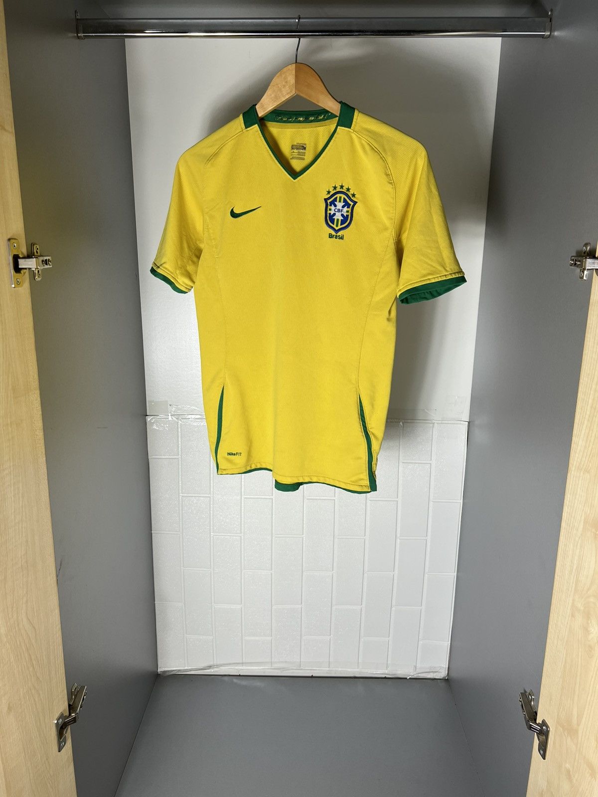 Nike VINTAGE NIKE BRAZIL RETRO SOCCER JERSEY BLOKECORE Y2K 90s Size US S / EU 44-46 / 1 - 5 Thumbnail