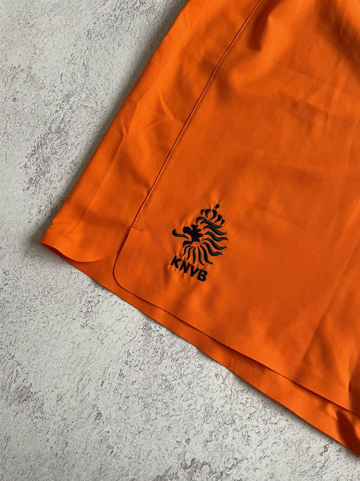 Nike Nike Vintage KNVB Netherlands Shorts Orange Size XL-XXL Size US 38 / EU 54 - 2 Thumbnail