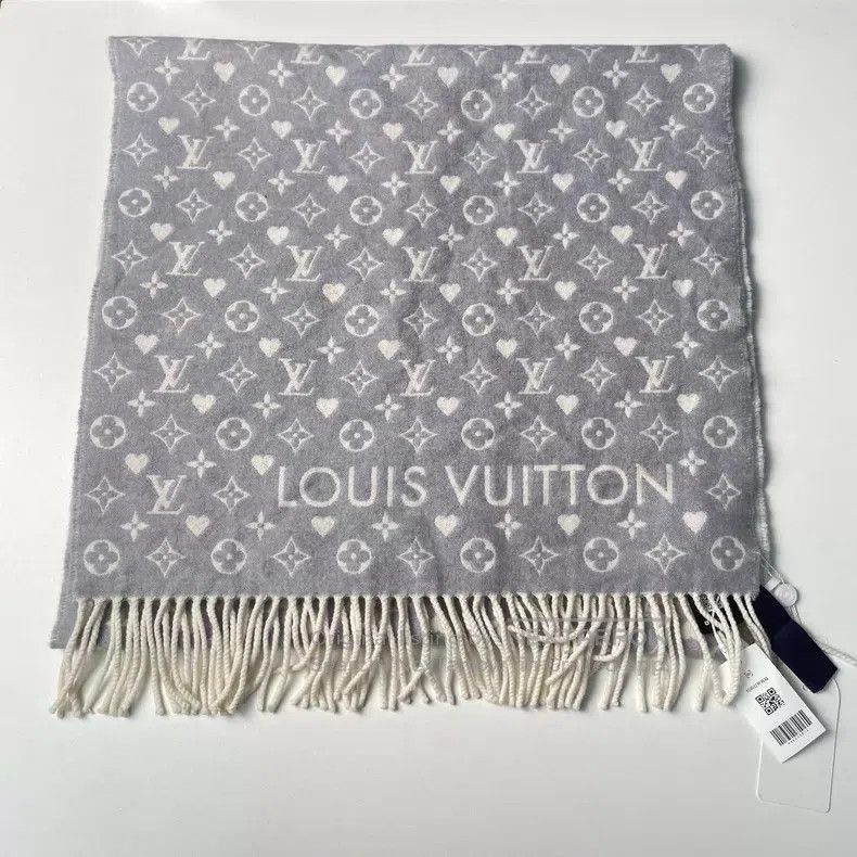 Louis Vuitton Louis Vuitton Grey cashmere full print love presbyopia tas Size ONE SIZE - 1 Thumbnail