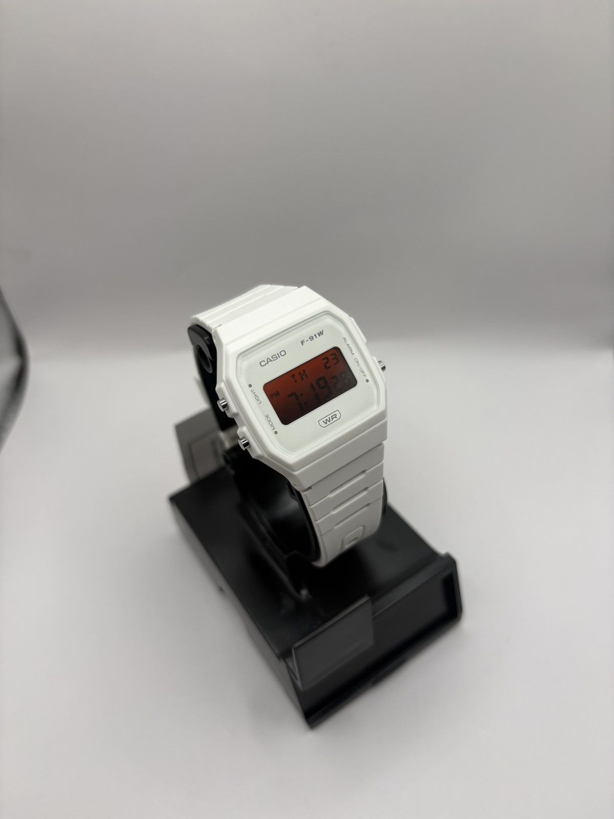 Casio Custom Casio F91w Red Fading Face Size ONE SIZE - 3 Thumbnail