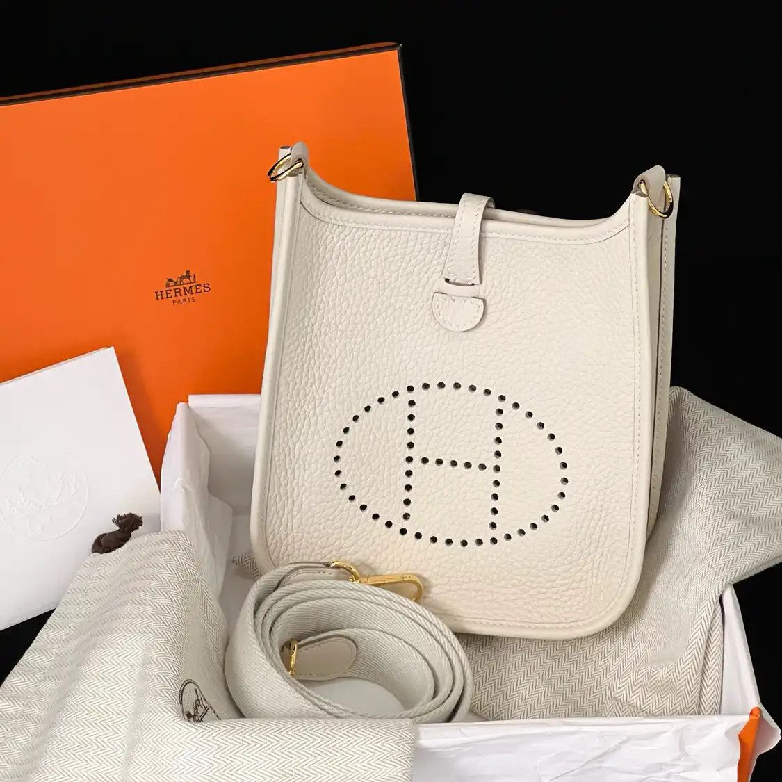 Hermes Hermes Evelyne 16 Craie Clemence cowhide leather Evelyne crossbody bag gold hard Size ONE SIZE - 1 Thumbnail