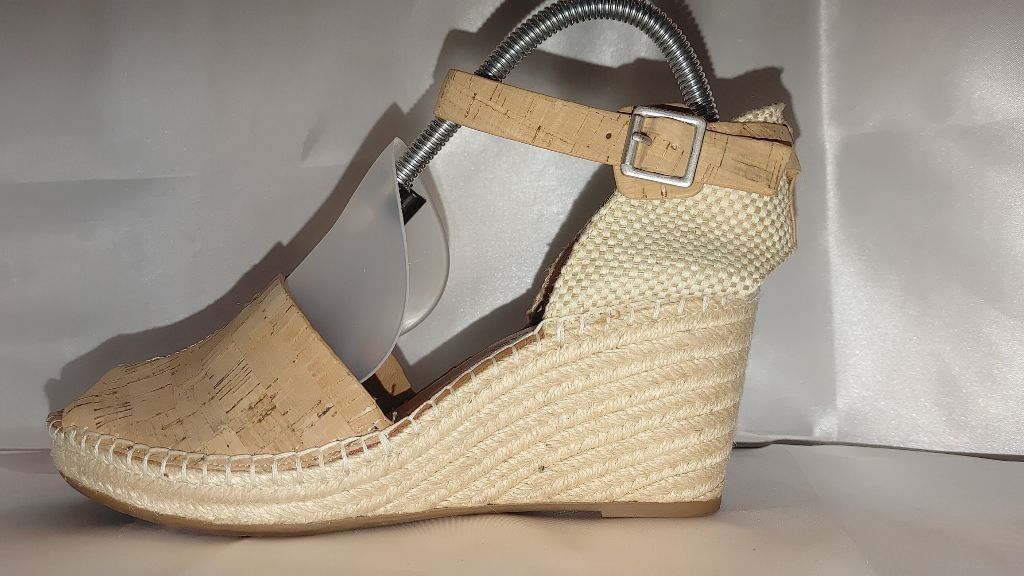Gentle Souls Gentle Souls by Kenneth Cole Espadrille Size 9M Size US 9 / IT 39 - 2 Thumbnail