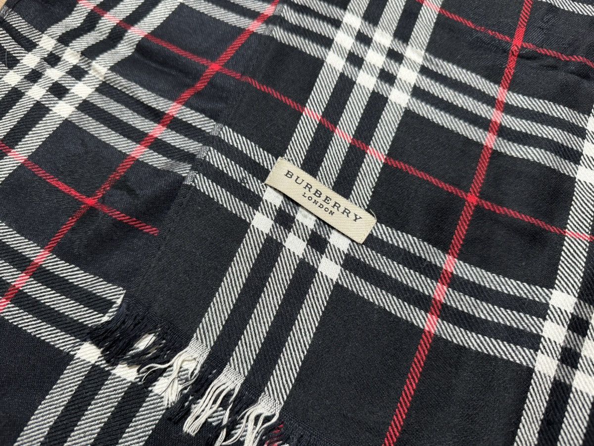 Burberry Burberry light scarf shawl Size ONE SIZE - 3 Thumbnail