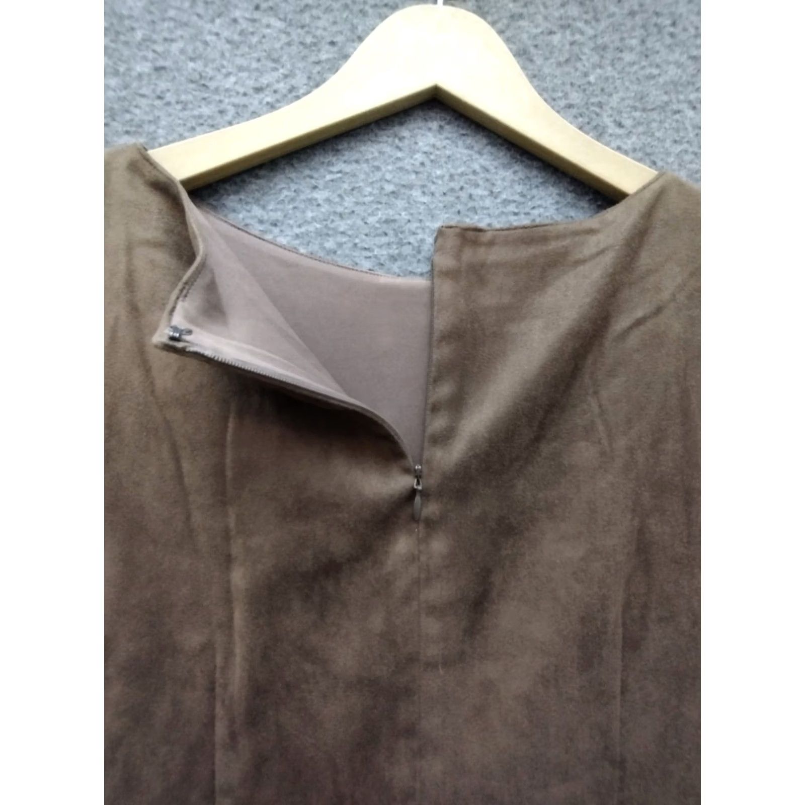 Velvet David Warren 3/4 Sleeve Round Neck Solid Brown Velvet Midi Zip Back Size 6 Dress Vintage Womens Brown Velvet Midi Zip Back 3/4 Sleeve Size M / US 6-8 / IT 42-44 - 7 Thumbnail