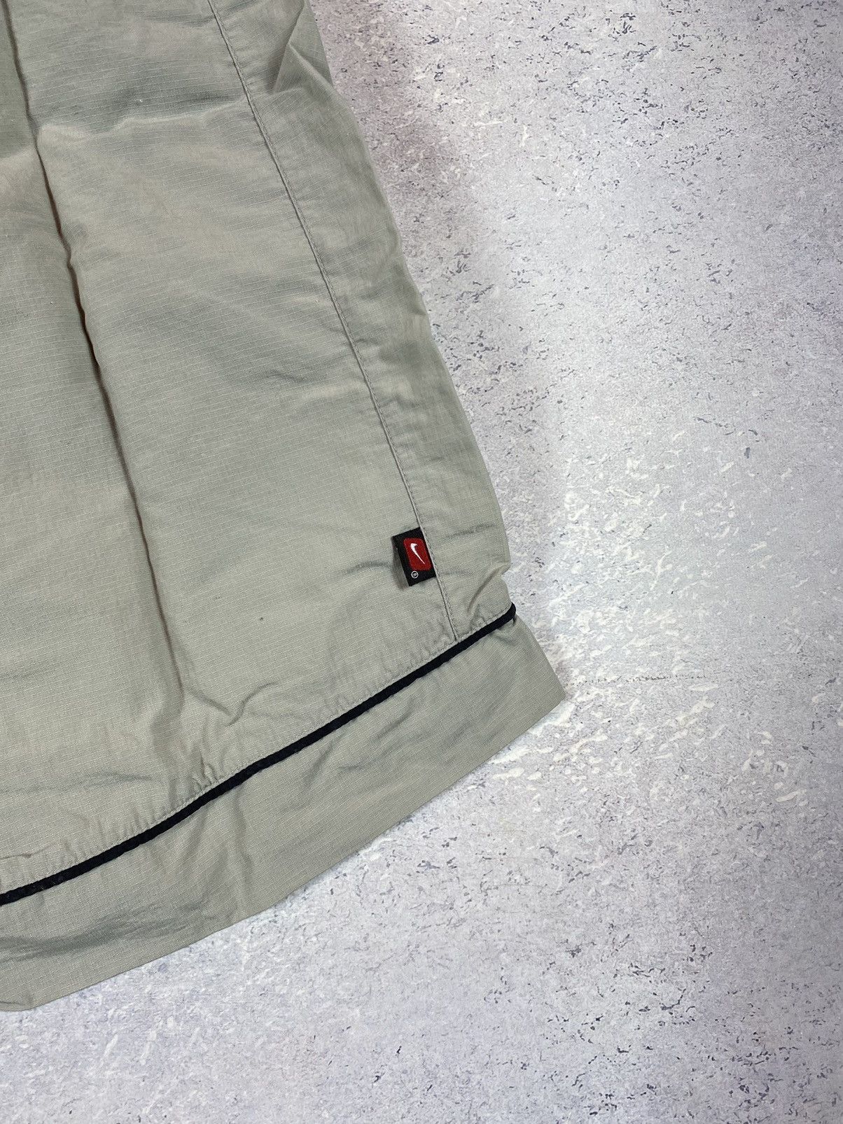 Nike × Vintage Vintage Nike Men’s Grey Shorts With Mini Logo Size Large Size US 34 / EU 50 - 6 Thumbnail