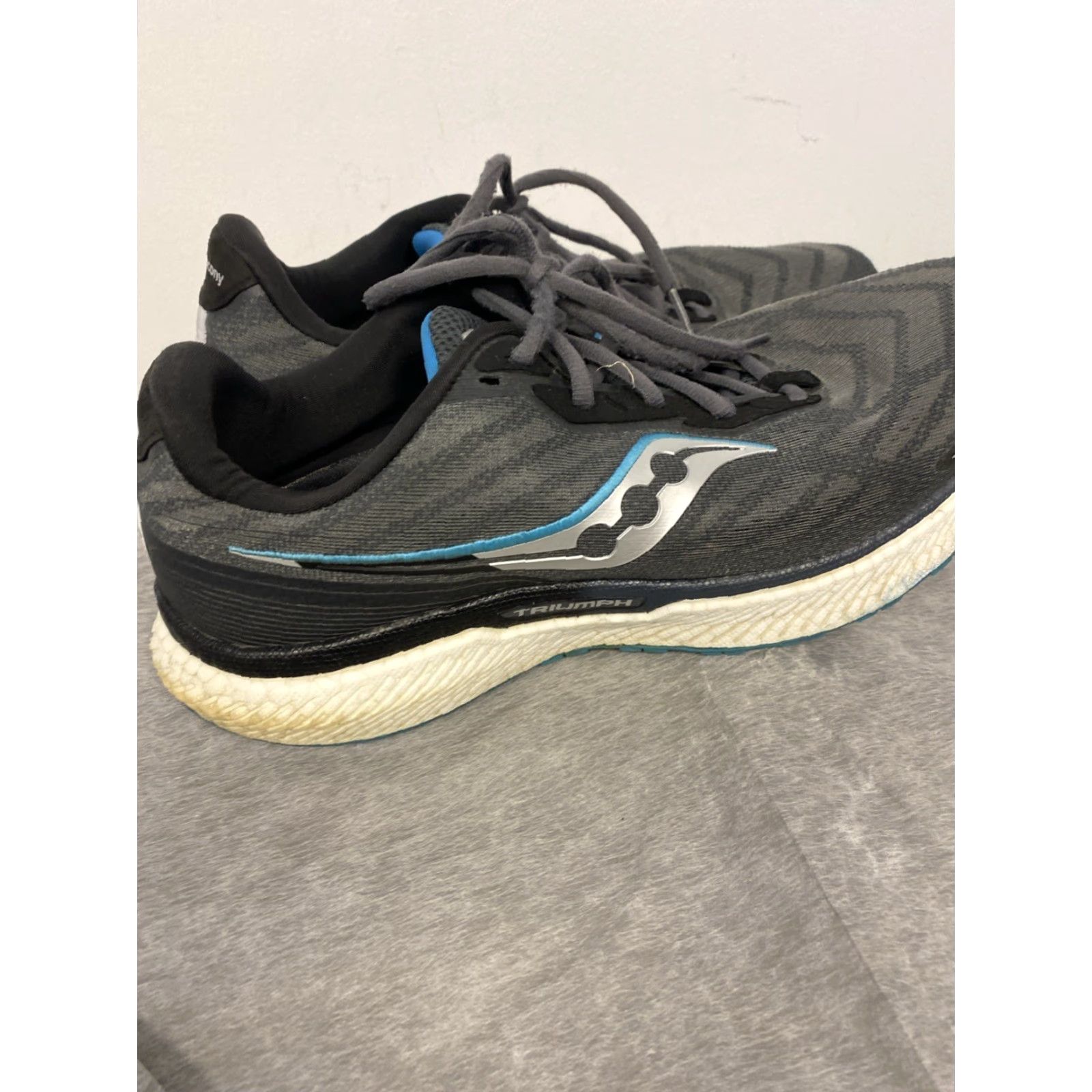 Saucony Saucony Men's Triumph 20 Sneaker Shoes Running Shoes Size 11.5 M US Dark Gray Black Athletic Shoes Mens Size US 11 / EU 44 - 2 Thumbnail