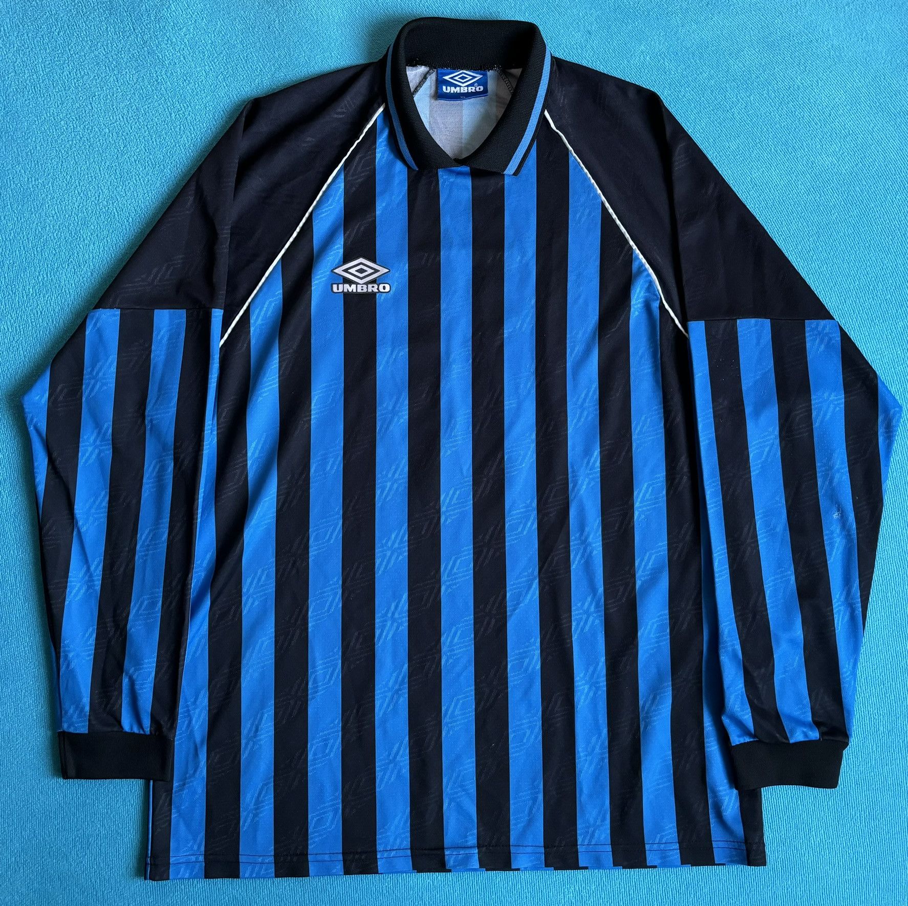 Umbro Template Umbro 9 Football Jersey sizes. XL Size US XL / EU 56 / 4 - 5 Thumbnail