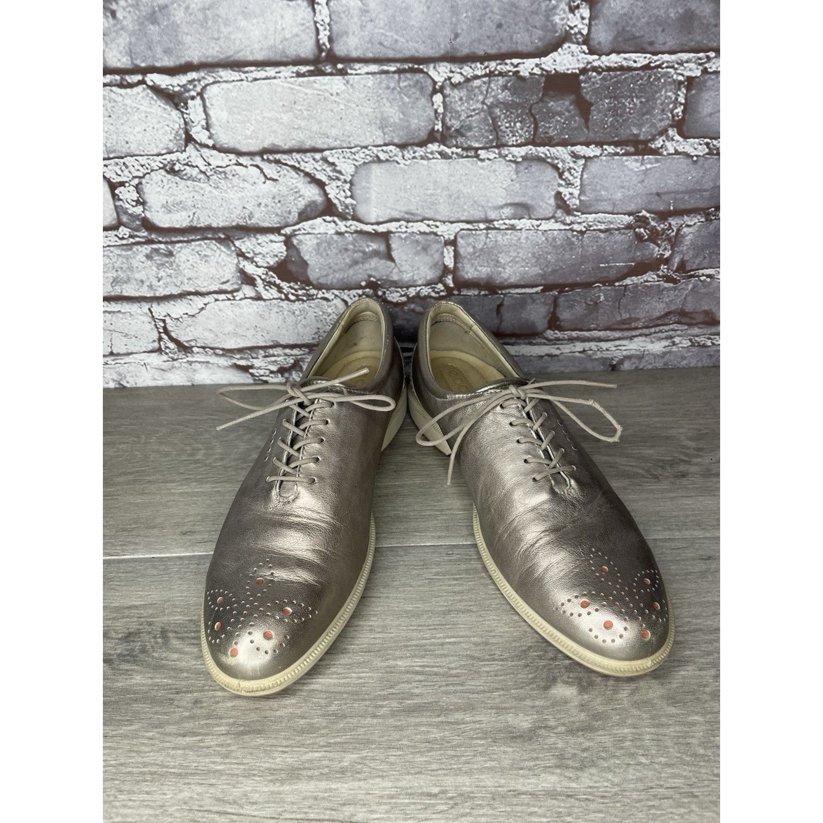 Ecco Ecco Metallic Silver Leather Wingtip Lace Up Golf Shoes Wome Size US 9.5 / IT 39.5 - 12 Thumbnail