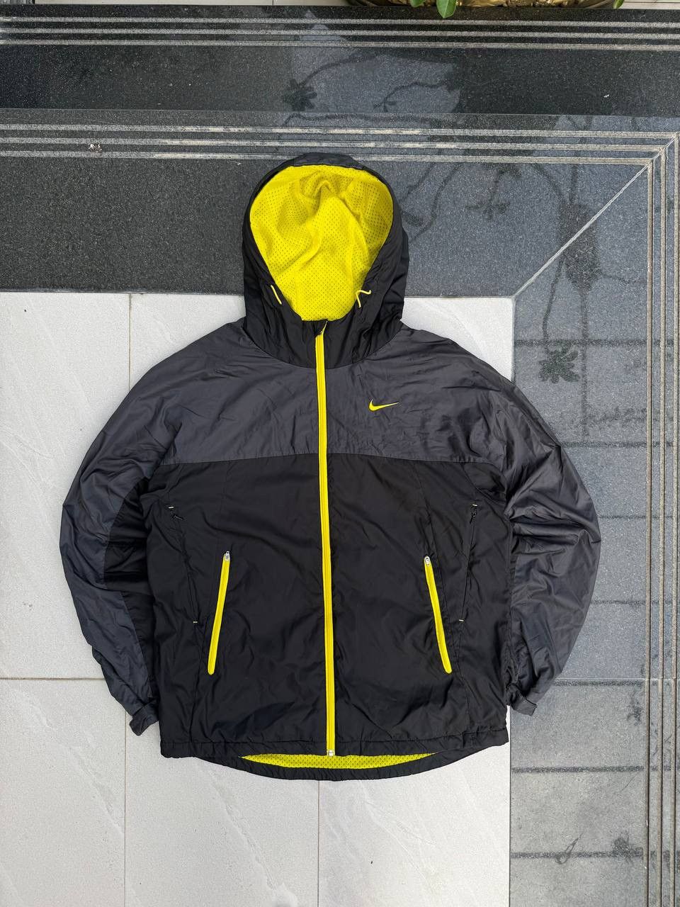 Nike 00s Nike Swoosh Vintage Y2K Hooded Windbreaker Retro Jacket Size US L / EU 52-54 / 3 - 1 Thumbnail