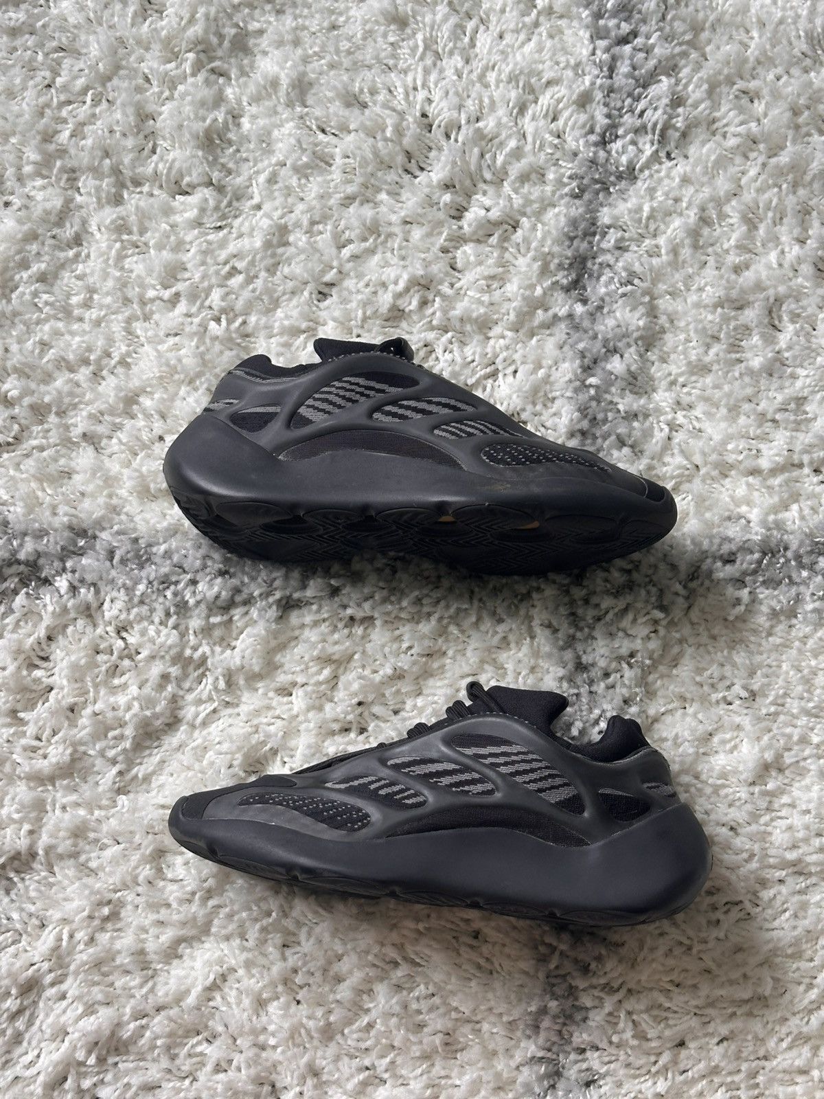Yeezy 700 v3 Alvah