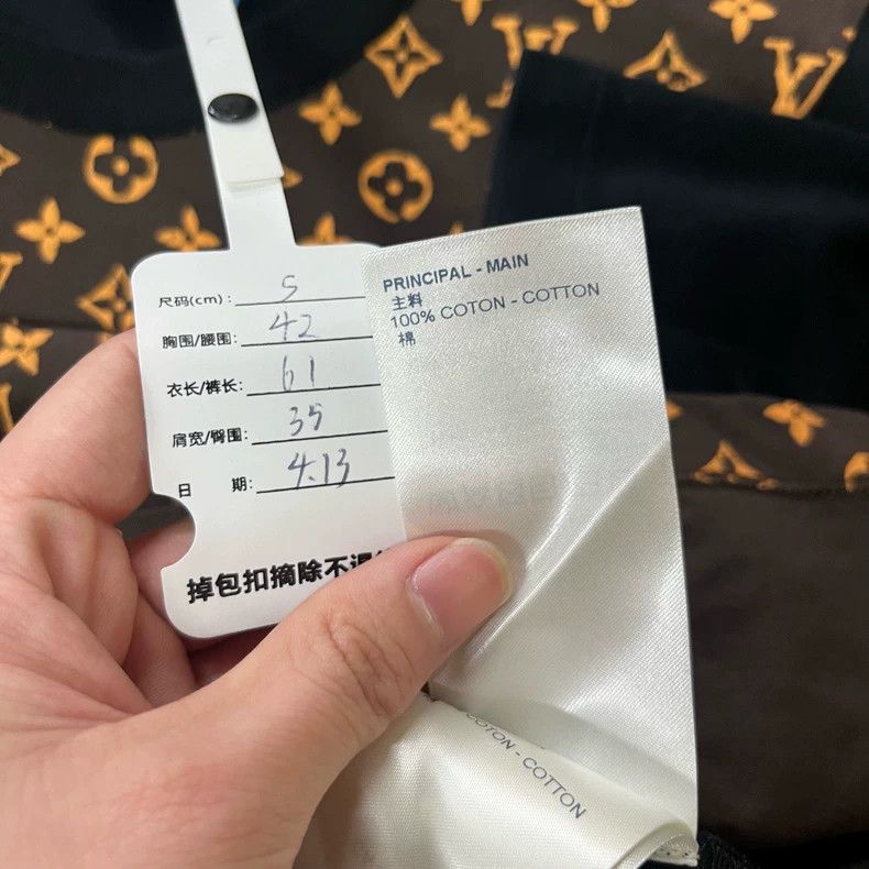 Louis Vuitton Louis Vuitton Brown full print chest logo short sleeve Size S / US 4 / IT 40 - 7 Thumbnail