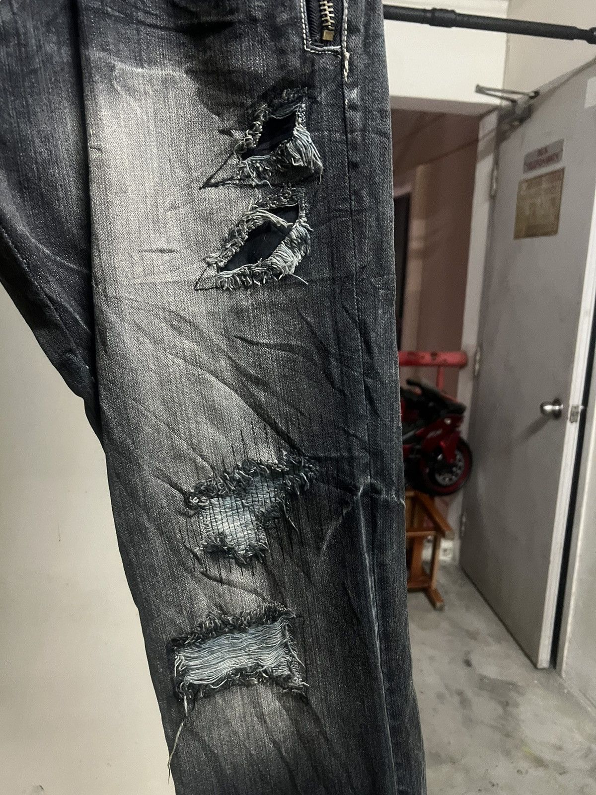 Japanese Brand × Vintage THRASHED RIPPED DENIM PANT Size US 33 - 7 Thumbnail