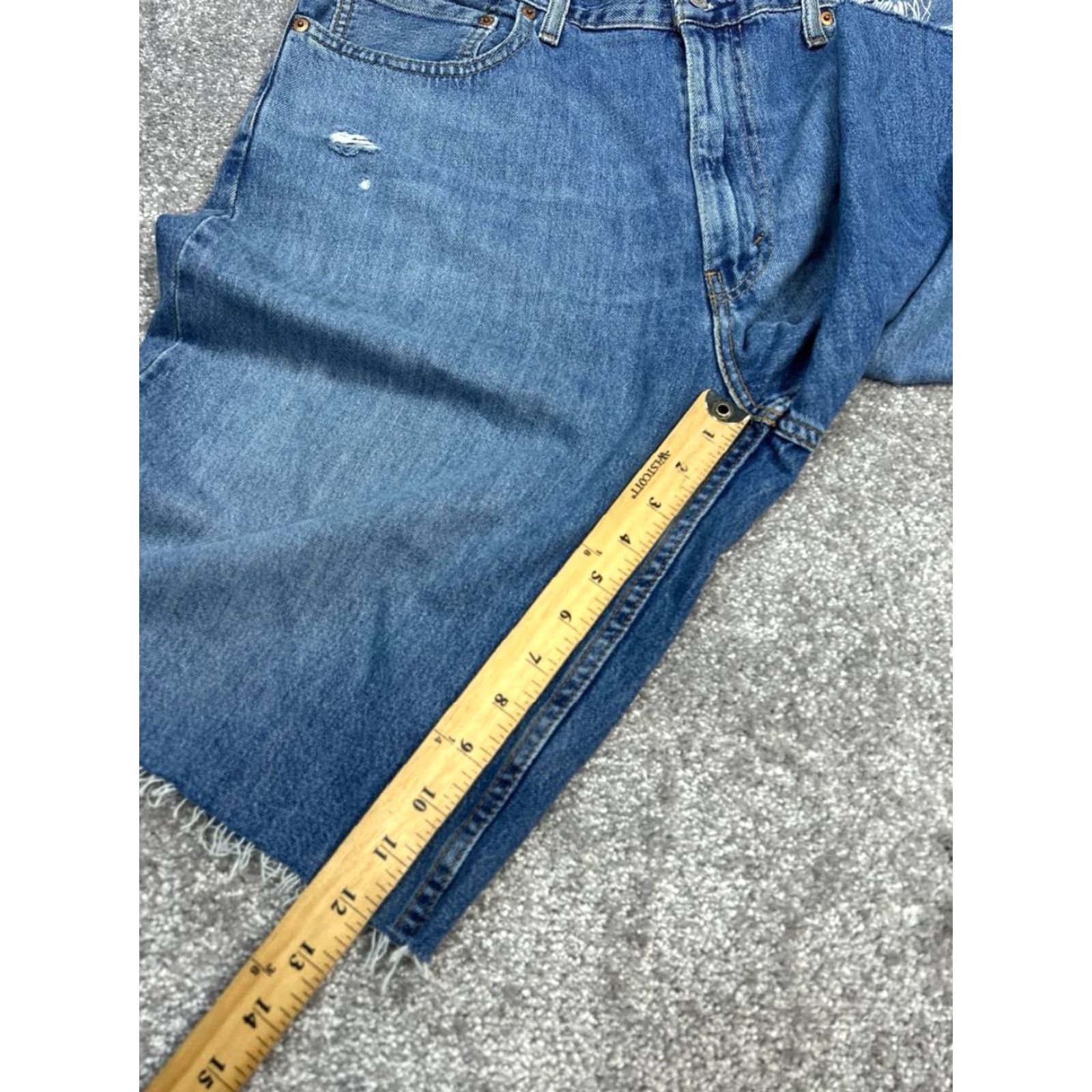 Levi's Levis 469 Shorts Men 36 X 12 Blue Distressed Denim Cotton High Rise Raw Hem Logo Size US 36 / EU 52 - 3 Thumbnail