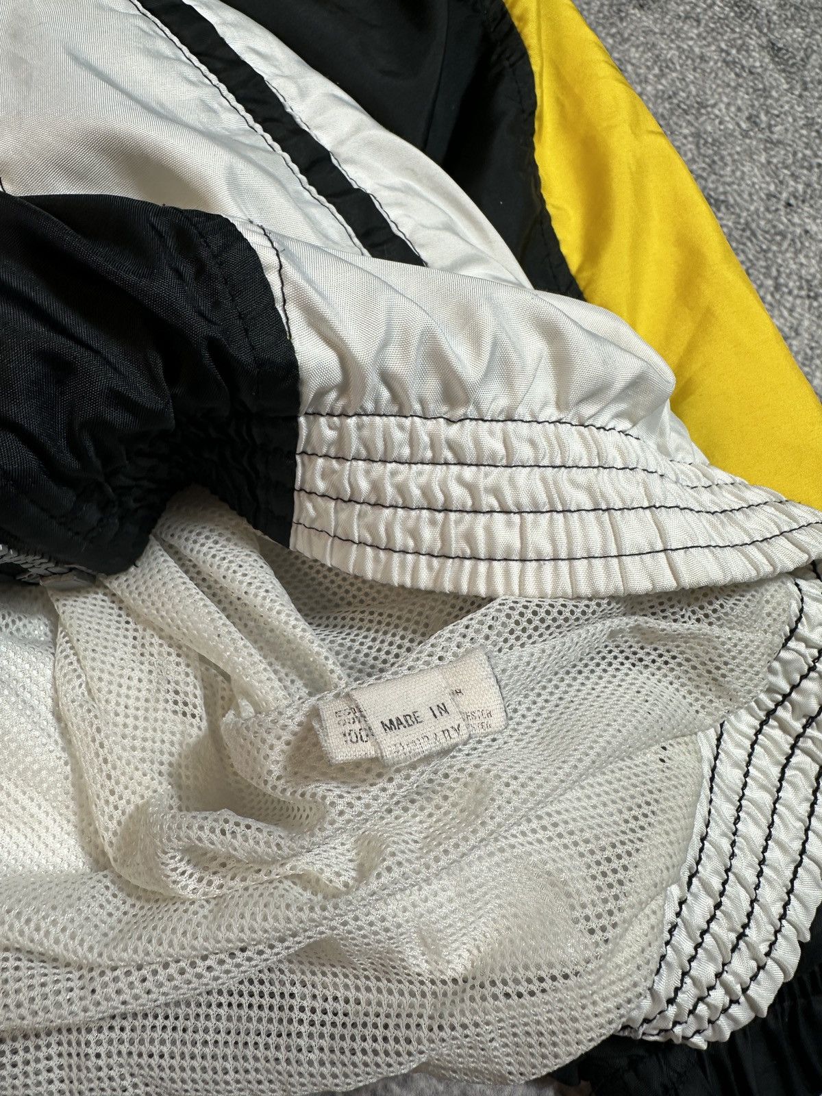 Asics Y2K Vintage Asics Logo Jacket Avant Garde Streetwear L Rare Size US L / EU 52-54 / 3 - 8 Thumbnail