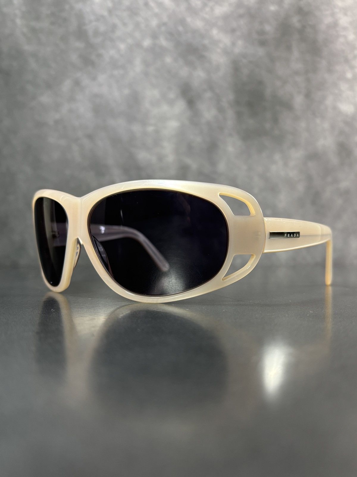 Prada F/W 2004 Prada Sunglasses Vintage SPR 03F Slit Wrap 2000s Size ONE SIZE - 4 Thumbnail