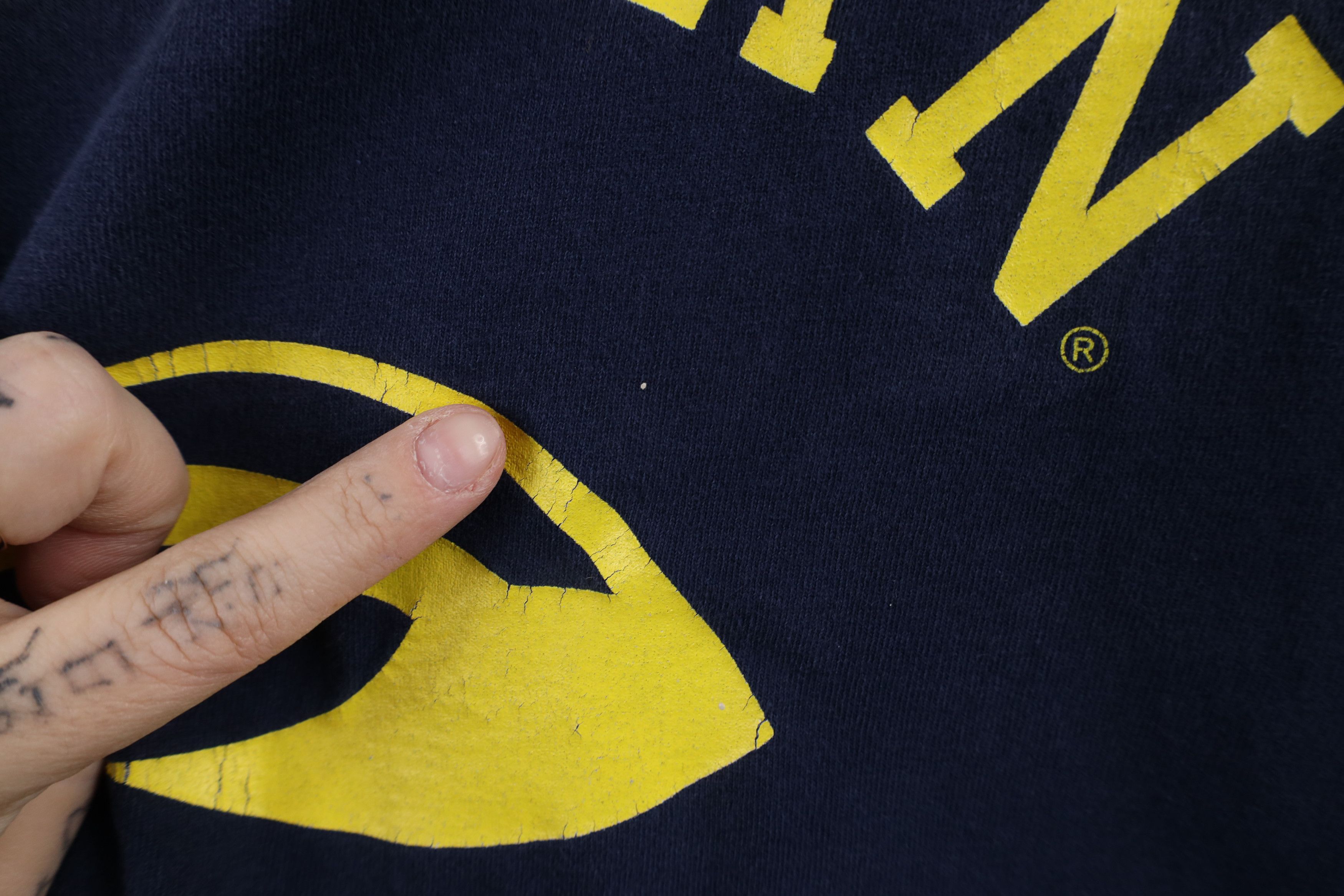 Vintage Vintage Spell Out University of Michigan Football T-Shirt Size US L / EU 52-54 / 3 - 6 Thumbnail