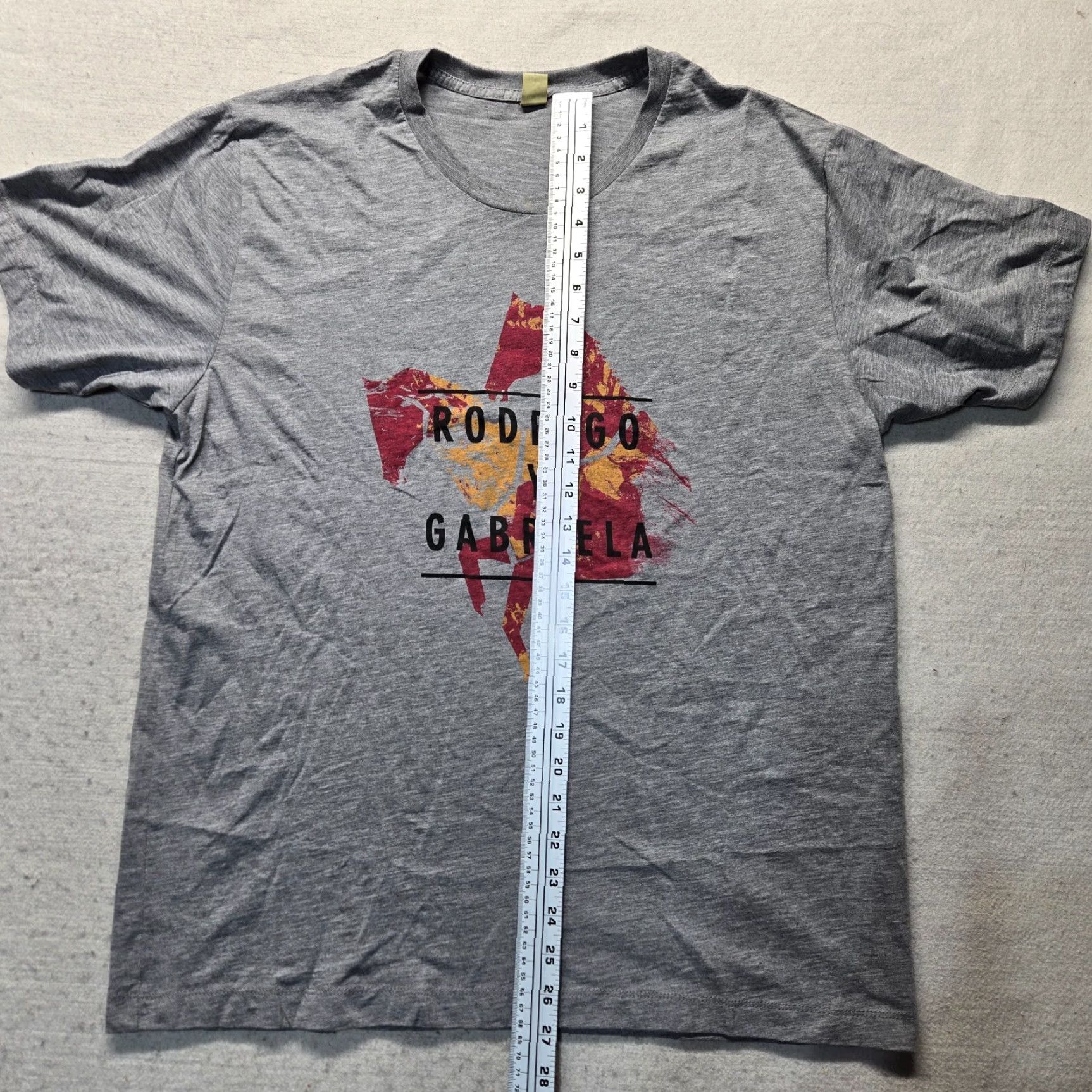 Vintage RODRIGO Y GABRIELA Concert Shirt 9 Dead Alive Tour US Gray Adult XL T-Shirt Size US XL / EU 56 / 4 - 6 Thumbnail