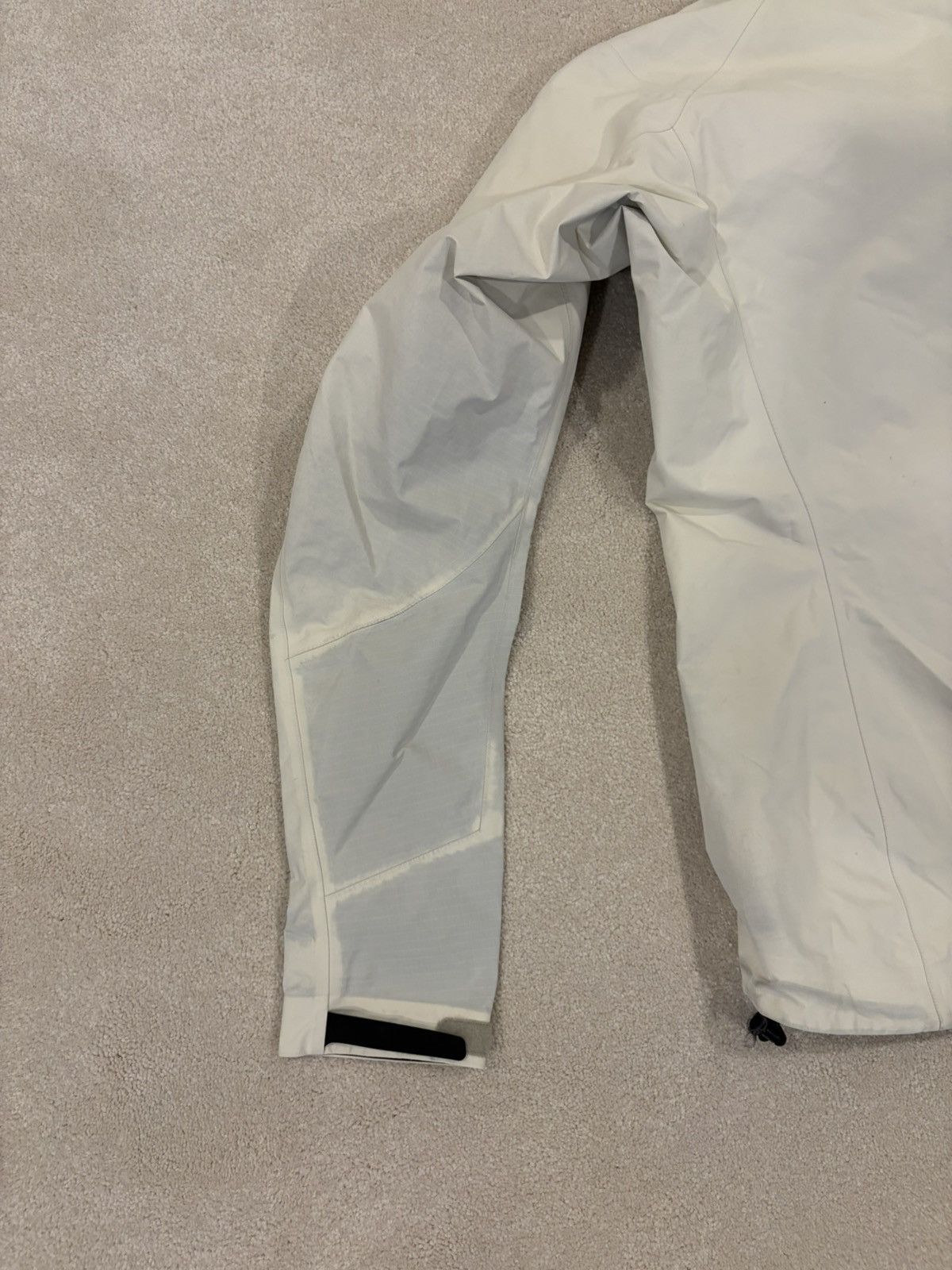Arc'teryx ARC’TERYX Beta SL White Size US S / EU 44-46 / 1 - 21 Thumbnail