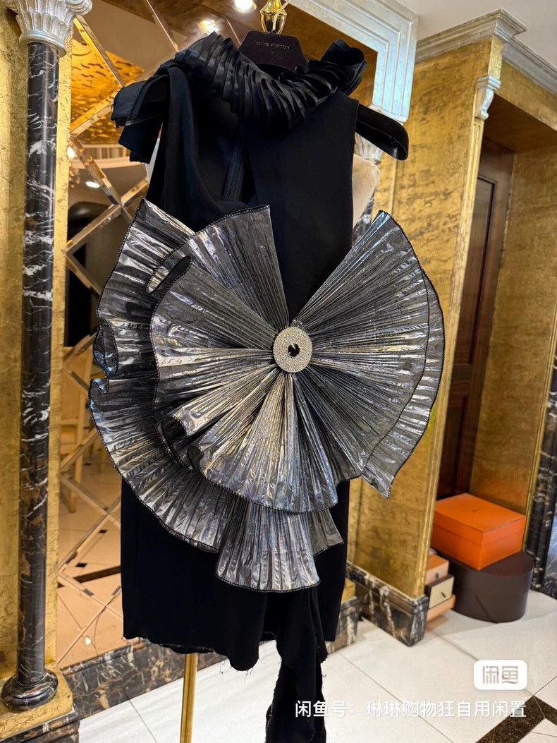 Versace Versace Black dress with silver technical three-dimensiona Size M / US 6-8 / IT 42-44 - 7 Thumbnail