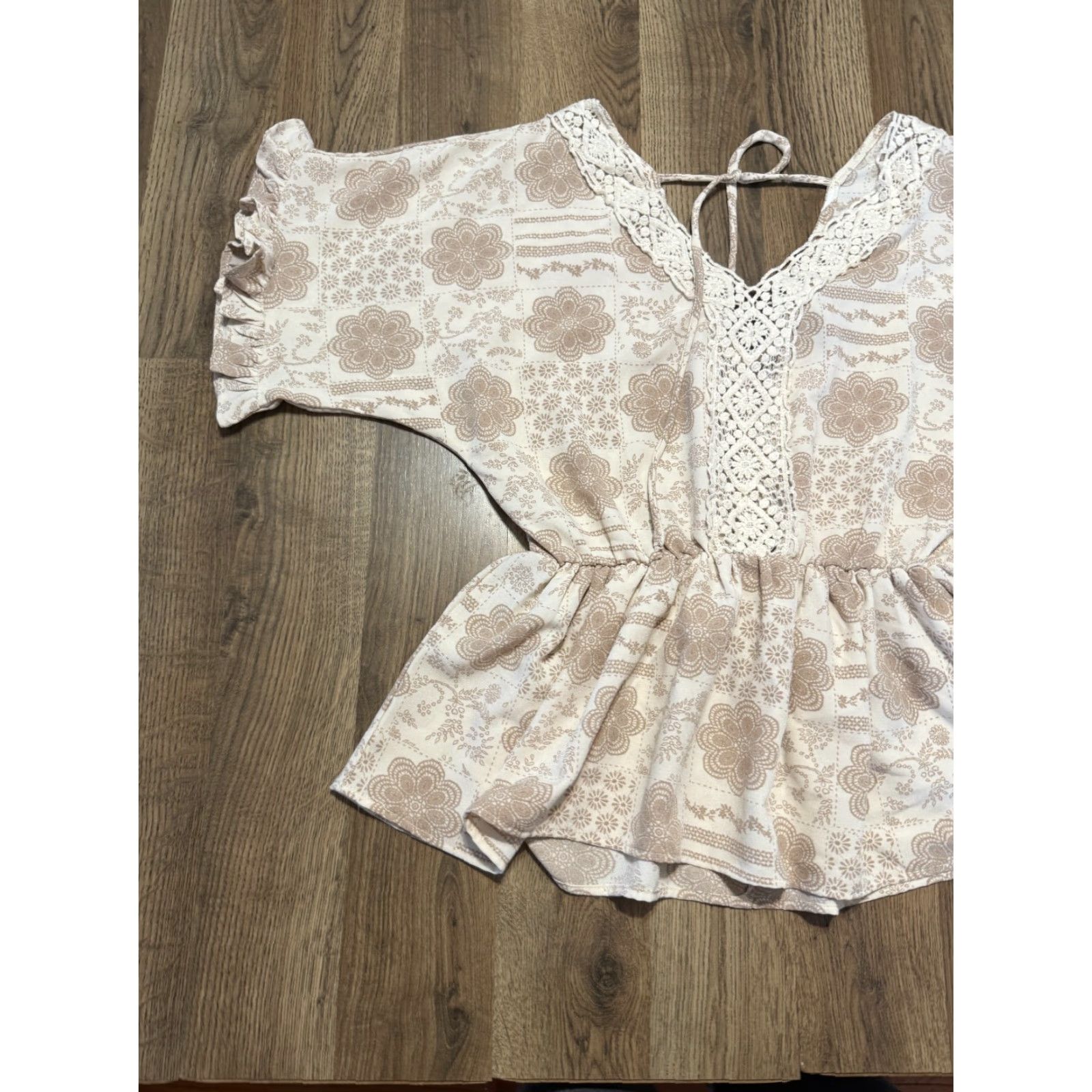 Vintage Daytrip Blouse Women's Size Small Brown White Floral Lace V-Neck Peplum Shirt Womens Small Brown White Floral Lace V-Neck Peplum Daytrip Blouse Size S / US 4 / IT 40 - 3 Thumbnail