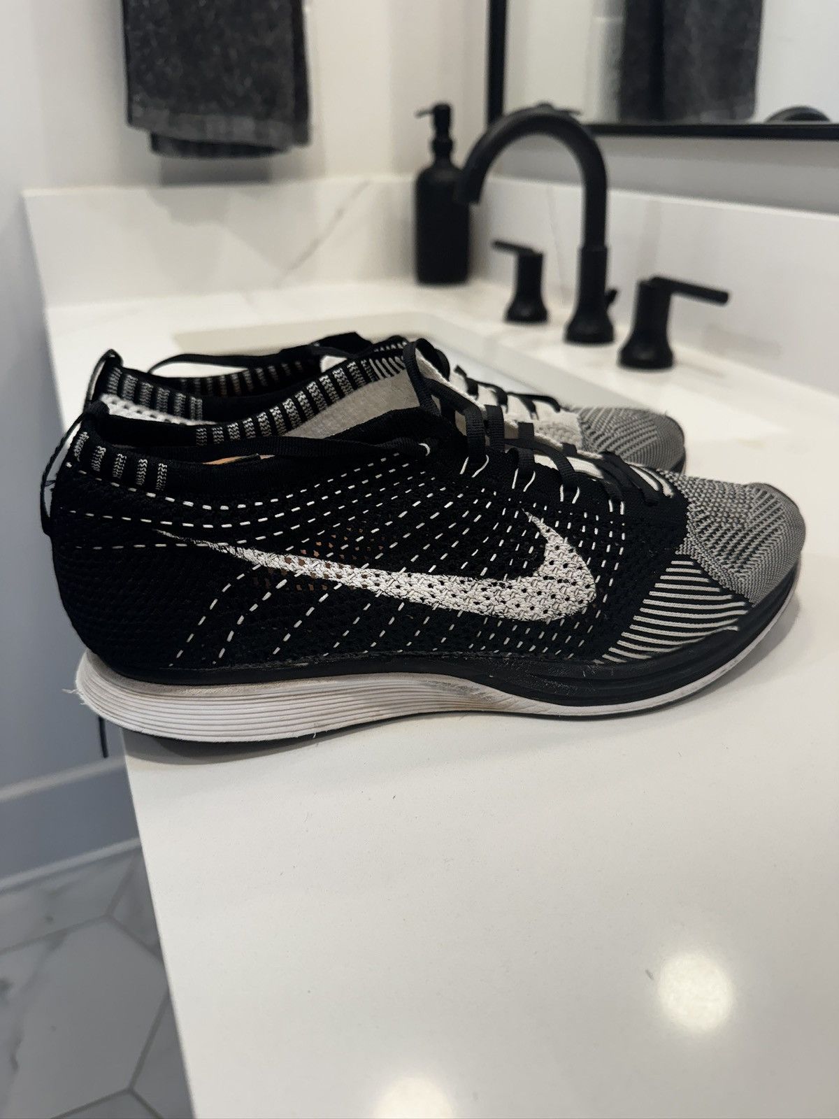 Nike Nike Flyknit Racer Black White Volt 11.5 Size US 11.5 / EU 44-45 - 5 Thumbnail