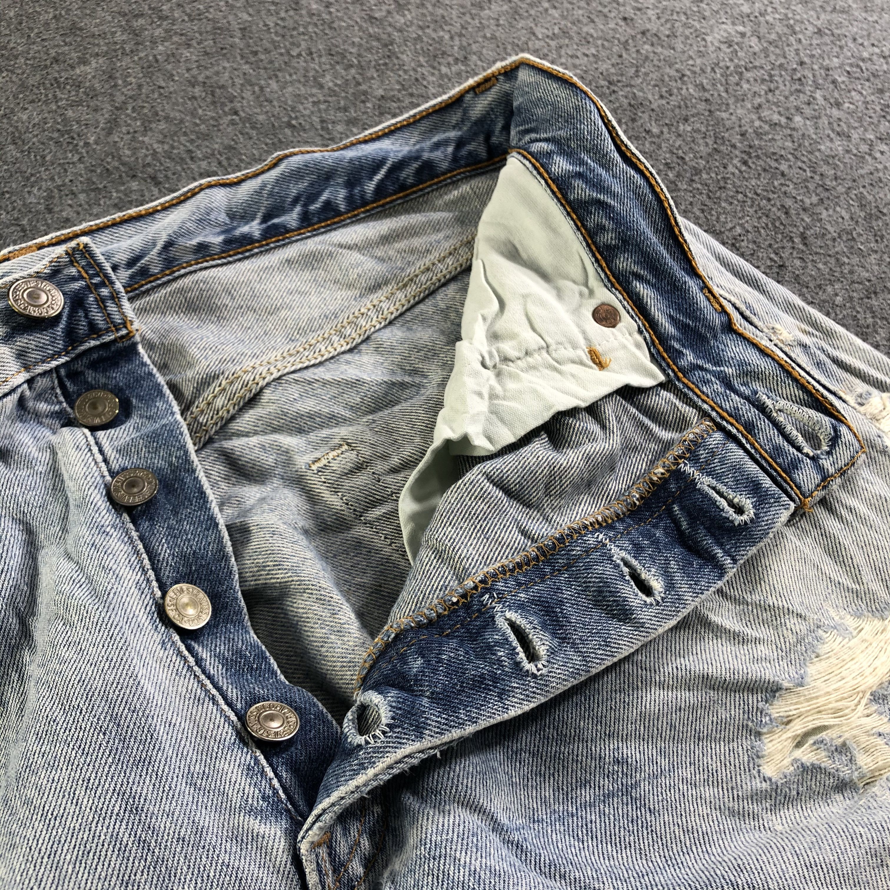 Levi's × Vintage Vintage 90s Light Wash Levis 501 Jeans-J3906 Size US 32 / EU 48 - 8 Thumbnail