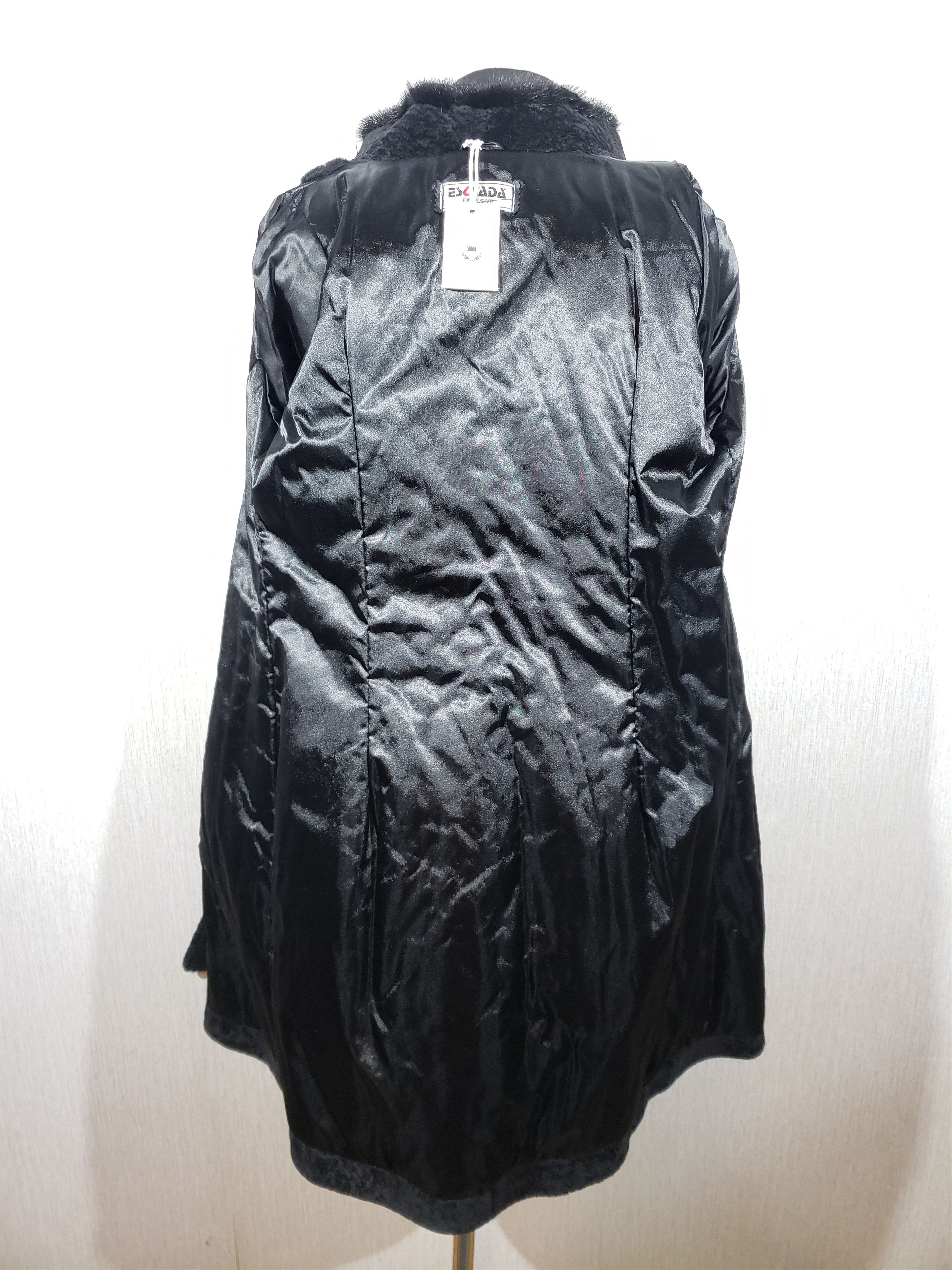 Uniqlo Black women's fur coat with a sheepskin and mink collar. Size L / US 10 / IT 46 - 7 Thumbnail