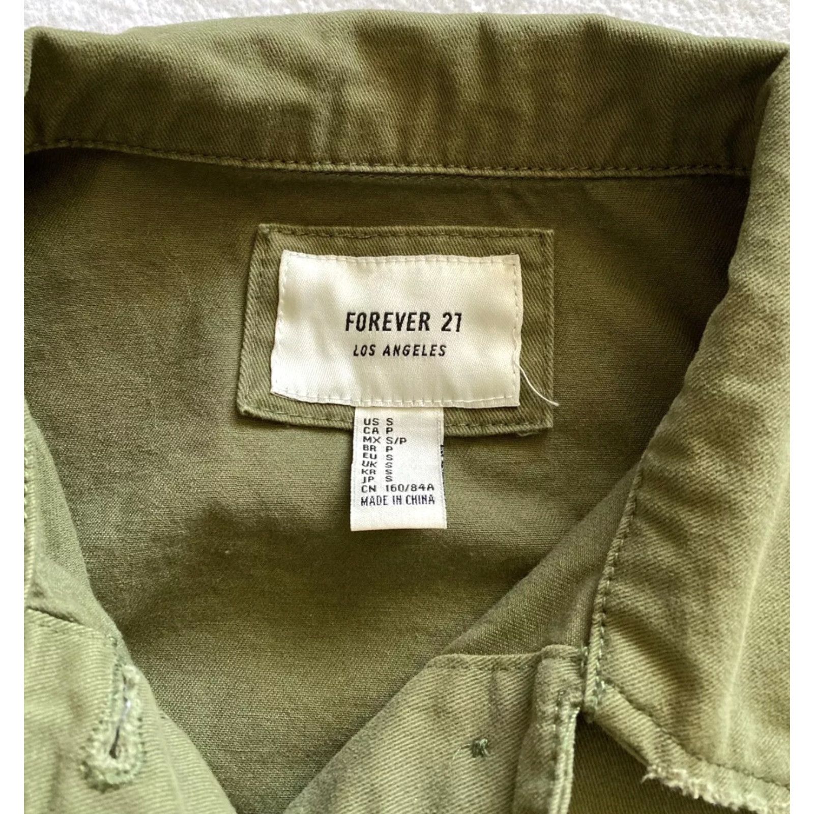 Forever 21 FOREVER 21 Button Shirt Over Shirt Women’s Size S Green Cotton Denim Solid Button Casual Jacket Women Regular Short Length Fall Winter Spring Size S / US 4 / IT 40 - 3 Thumbnail