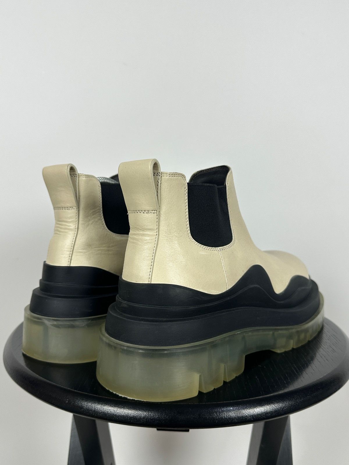 Bottega Veneta Bottega Veneta Cream Leather Ankle Chelsea Boots Size US 9.5 / IT 39.5 - 7 Thumbnail