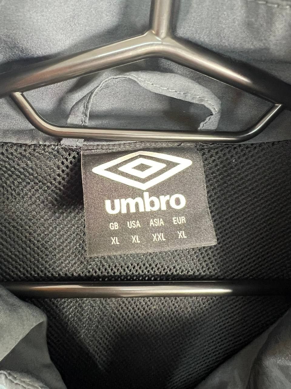 Umbro CARLISLE UNITED UMBRO JACKET TRAINING FOOTBALL SOCCER Sz XL Size US XL / EU 56 / 4 - 4 Thumbnail