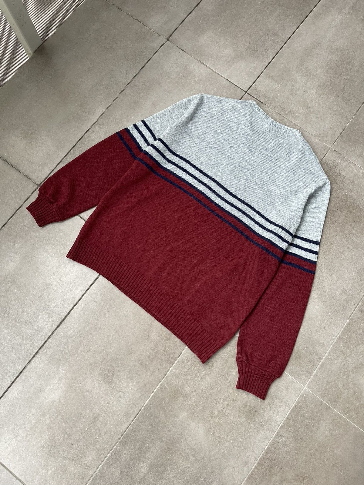Vintage Vintage Y2K Red Grey Stripped Navy Wool Thin Sweater Size US M / EU 48-50 / 2 - 9 Thumbnail