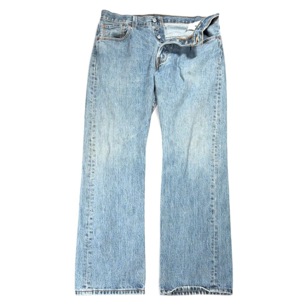 Levi's VINTAGE Levi's 501 Jeans Mens 34x30 Blue Light Wash Denim Button Fly 90s Size US 34 / EU 50 - 2 Thumbnail