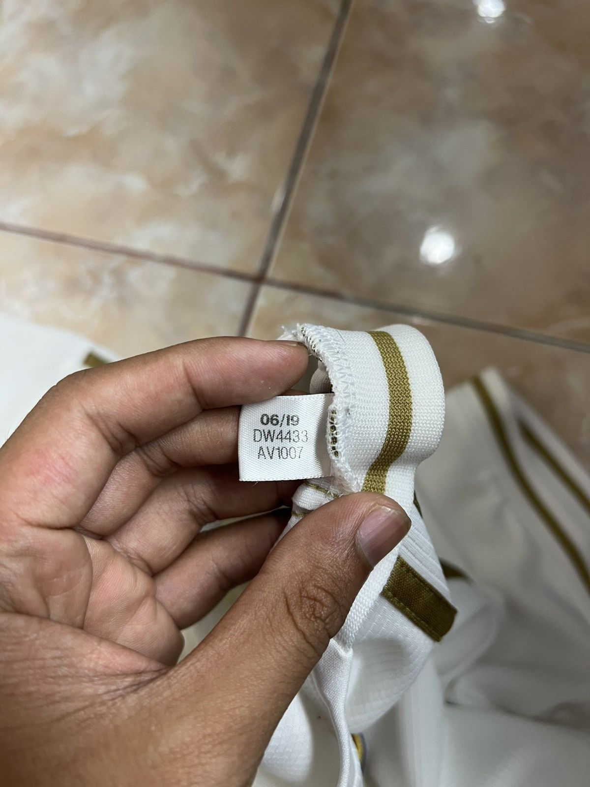 Adidas Adidas Real Madrid 2019/2020 Home Jersey Size US XL / EU 56 / 4 - 10 Thumbnail
