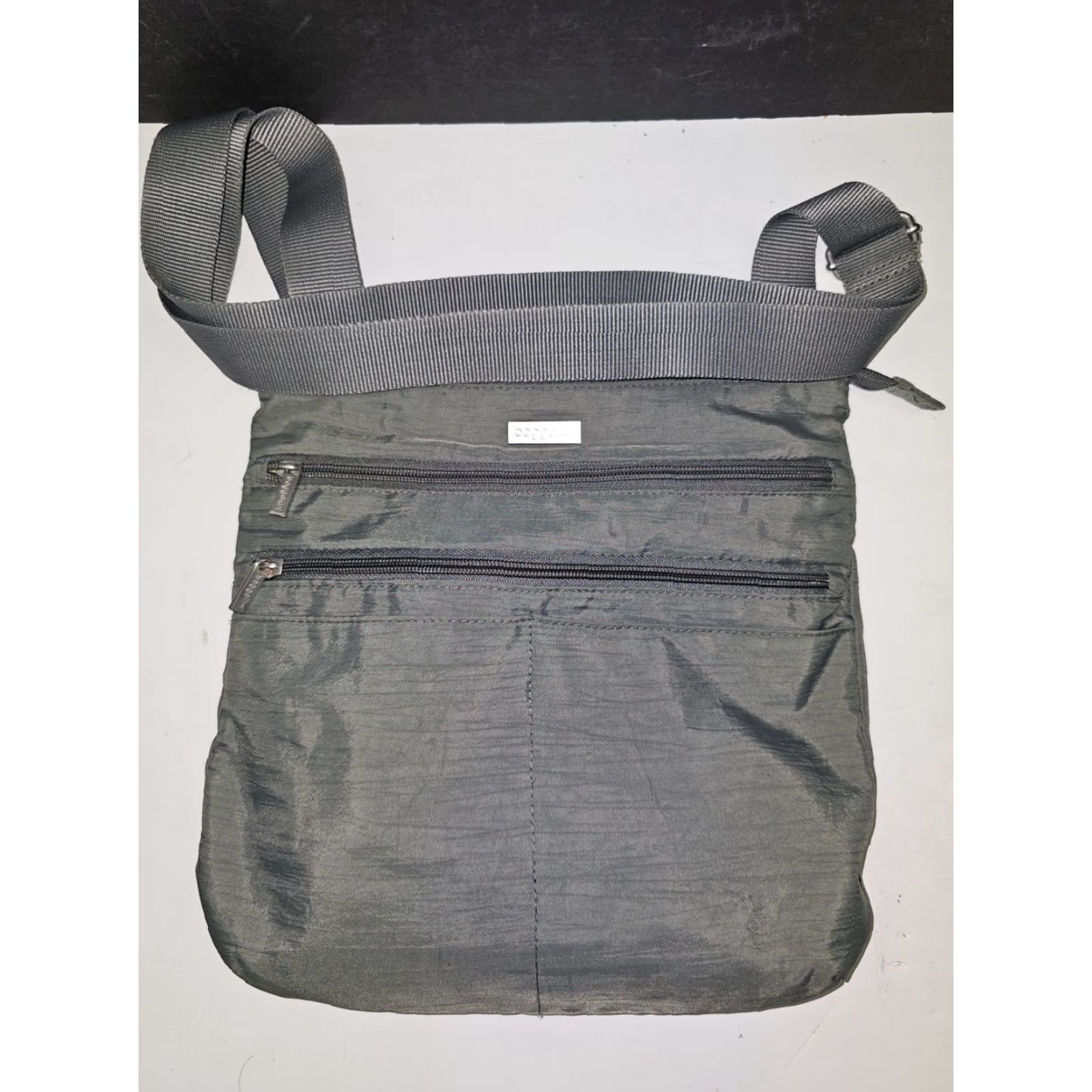 Vintage Baggallini Signature Crossbody Bag - Gray Nylon w/ Beige Lining - 3 Compartment - Women - Medium - Black - Nylon - Crossbody - Adjustable Strap Size ONE SIZE - 7 Thumbnail