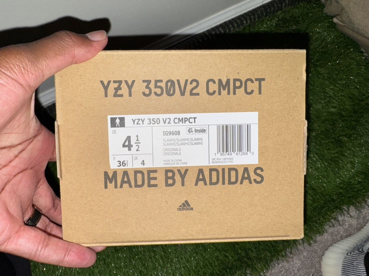 Adidas Adidas Yeezy Boost 350 V2 CMPCT “Panda” Size US 6 / IT 36 - 7 Thumbnail