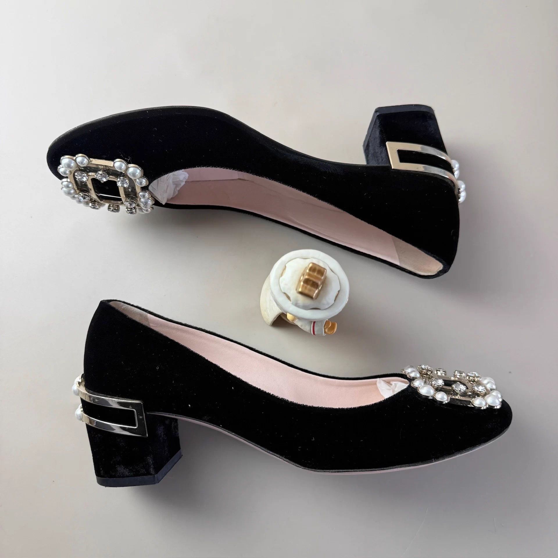 Roger Vivier RV pearl buckle mink fur heels 36.5 EU 95 YLP4418 Size US 5.5 / IT 35.5 - 4 Thumbnail