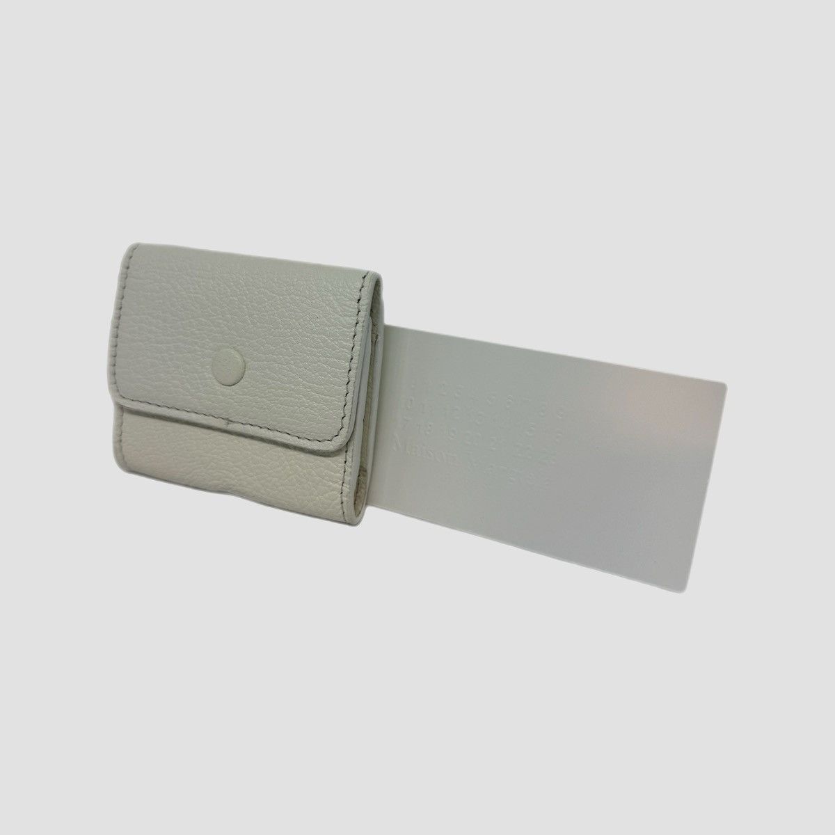 Maison Margiela Maison Margiela Strapped Airpods Pro Case White Size ONE SIZE - 8 Thumbnail