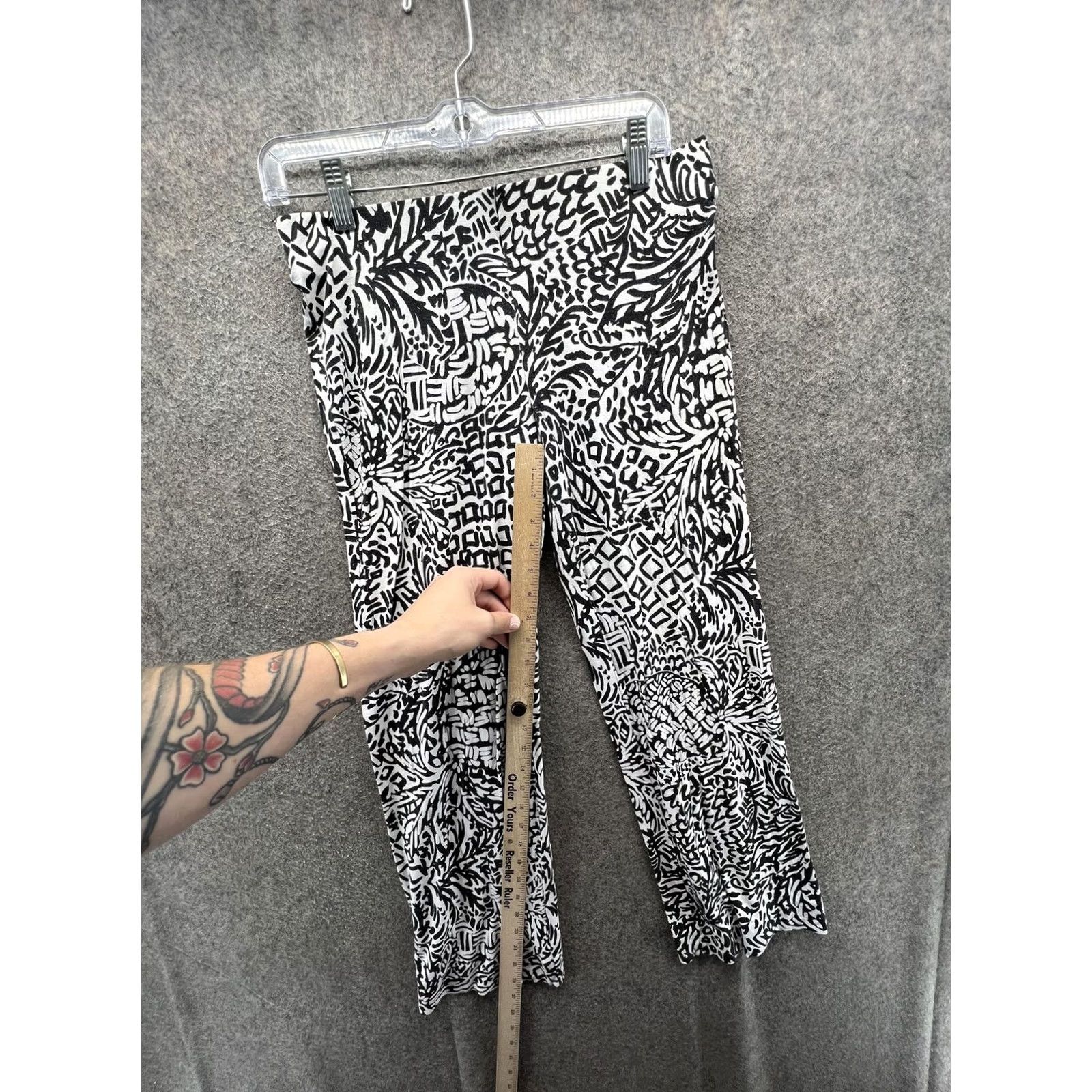 Lilly Pulitzer Lilly Pulitzer Pants Womens Small Black White Geometric Pull On Stretch Casual Pants Size 28" / US 6 / IT 42 - 3 Thumbnail