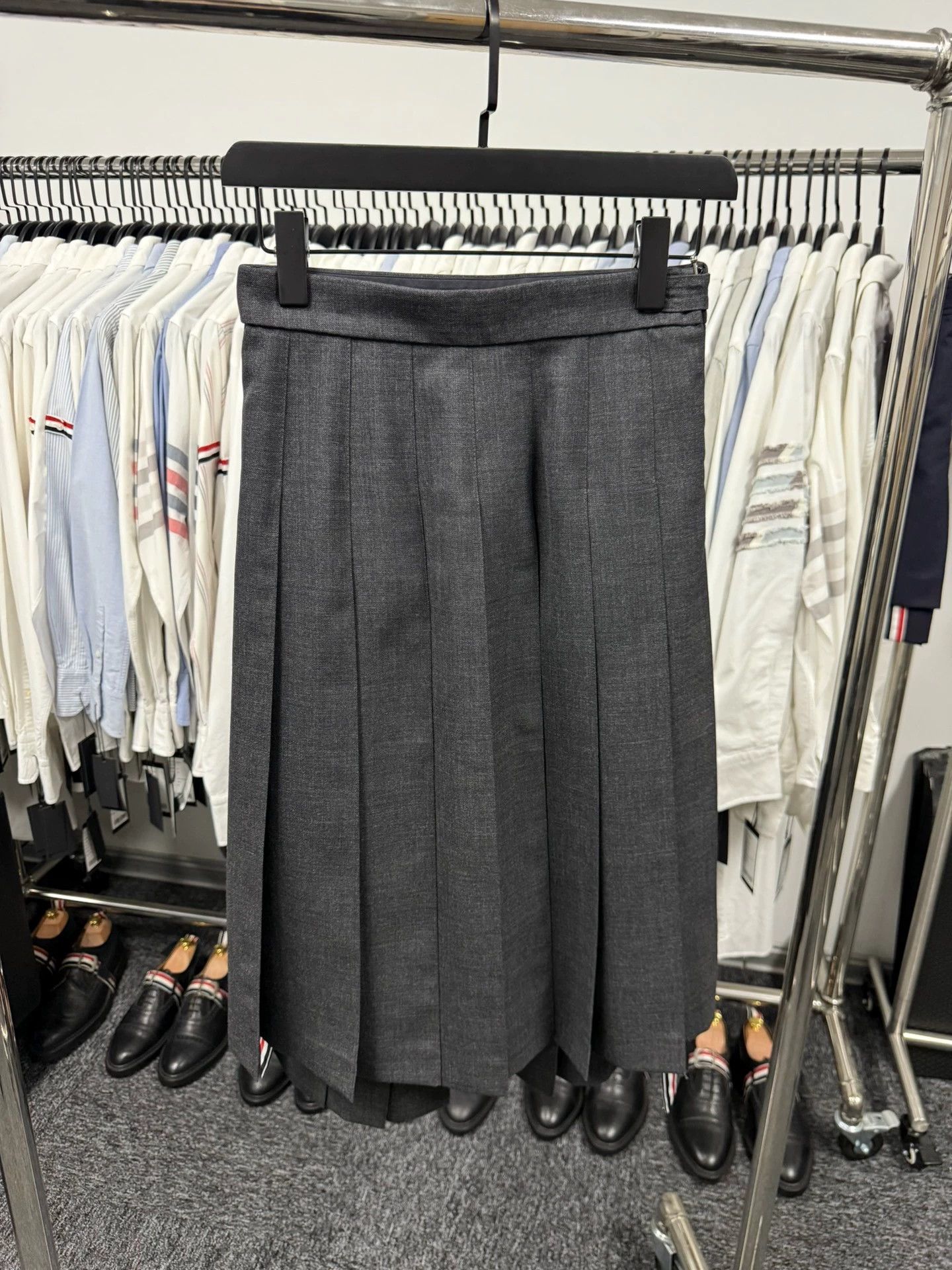 Thom Browne Thom Browne Classic Pleated Long Skirt Dark Gray Size 38 Size 26" / US 2 / IT 38 - 1 Thumbnail