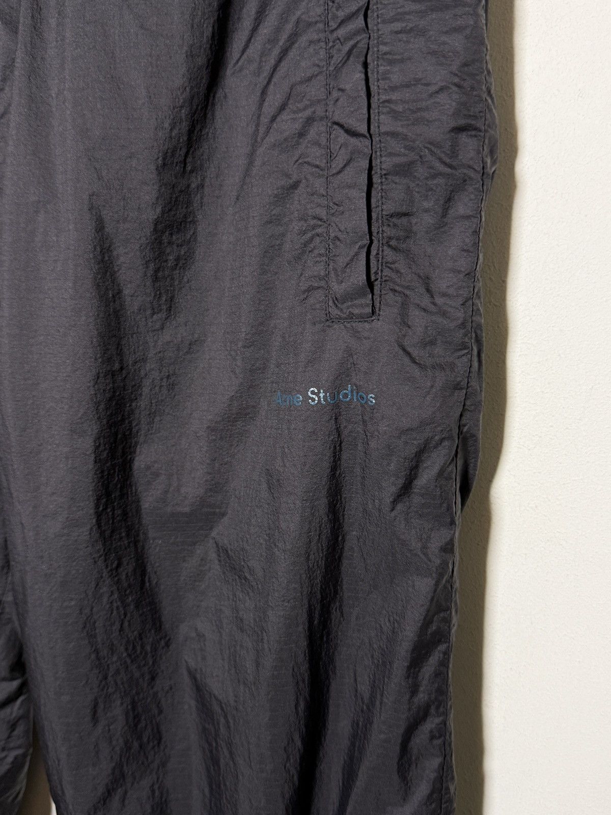 Acne Studios Acne Studios tech pants in ultra-lightweight ripstop nylon Size US 32 / EU 48 - 3 Thumbnail