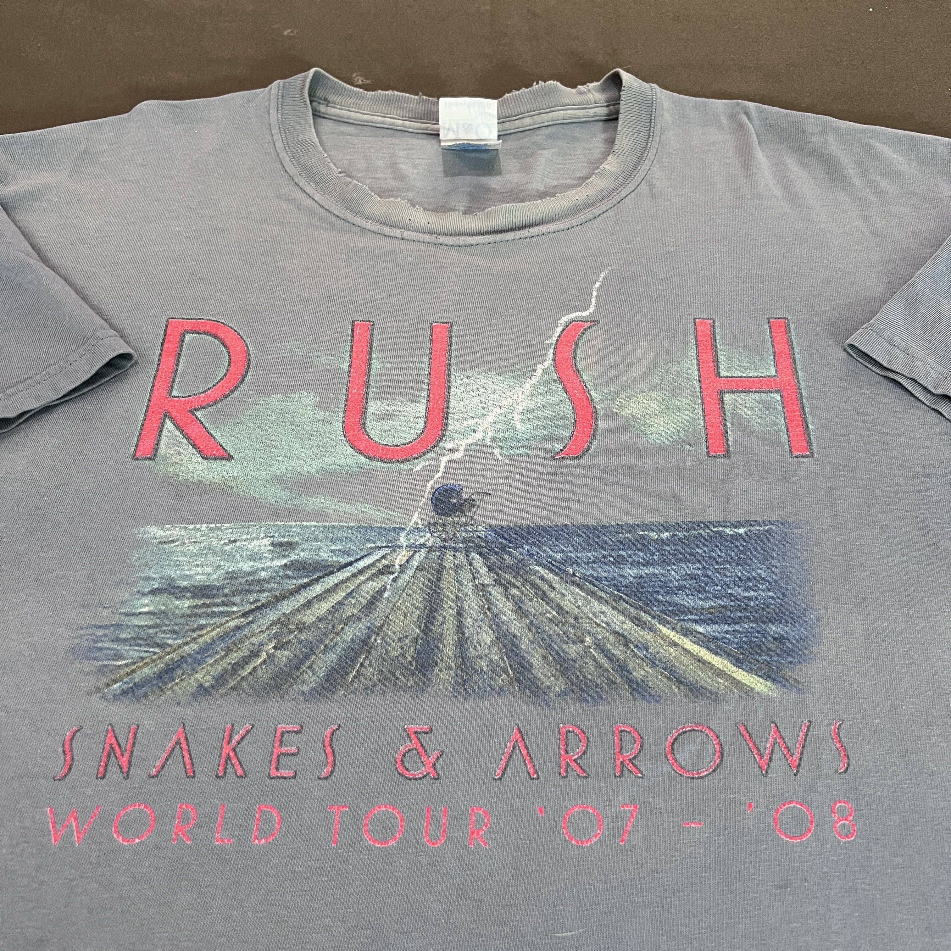 Band Tees Vintage Y2K 2008 Rush World Tour Tee Faded Thrashed Size US L / EU 52-54 / 3 - 1 Thumbnail